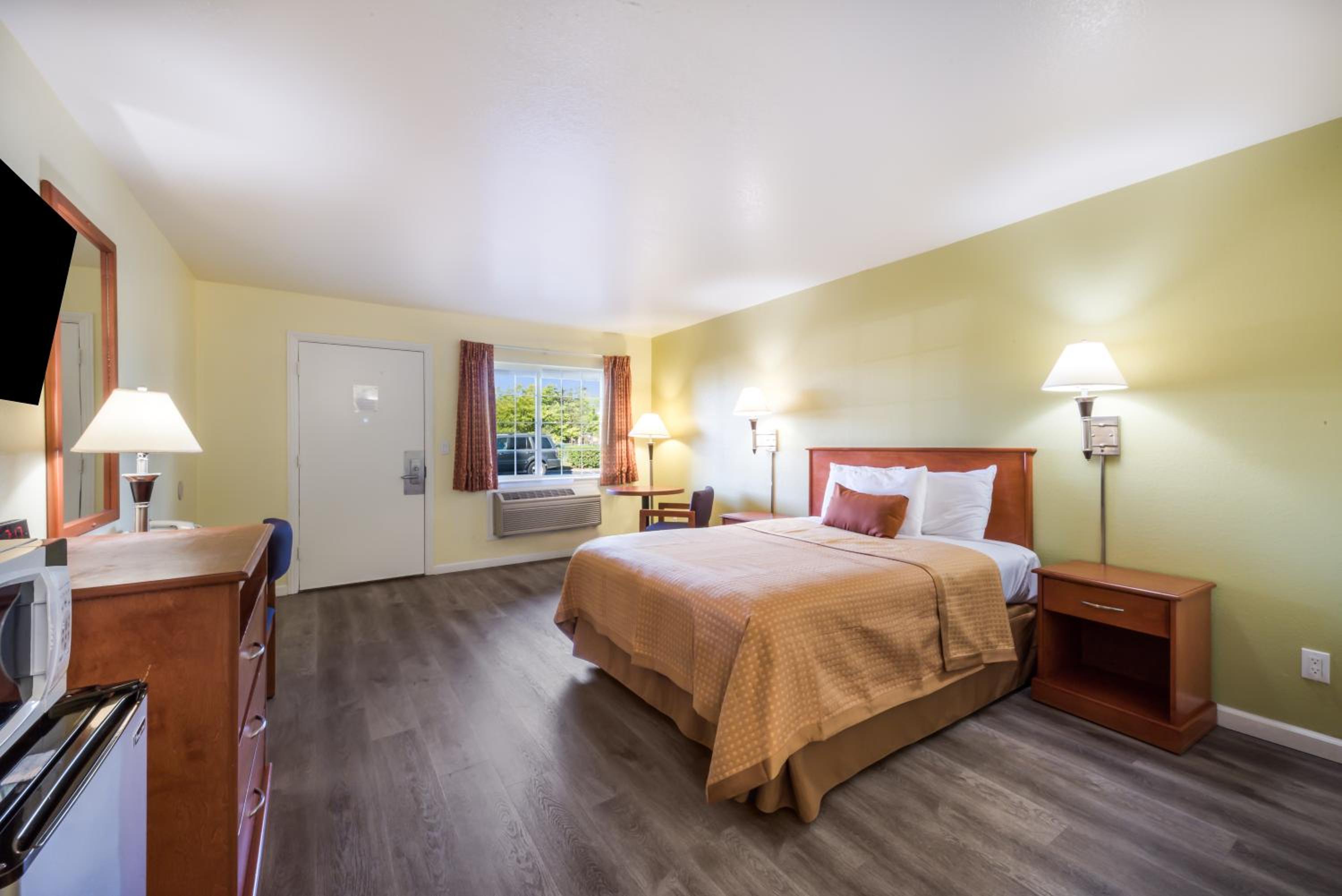 Queen Room - Photo 8
