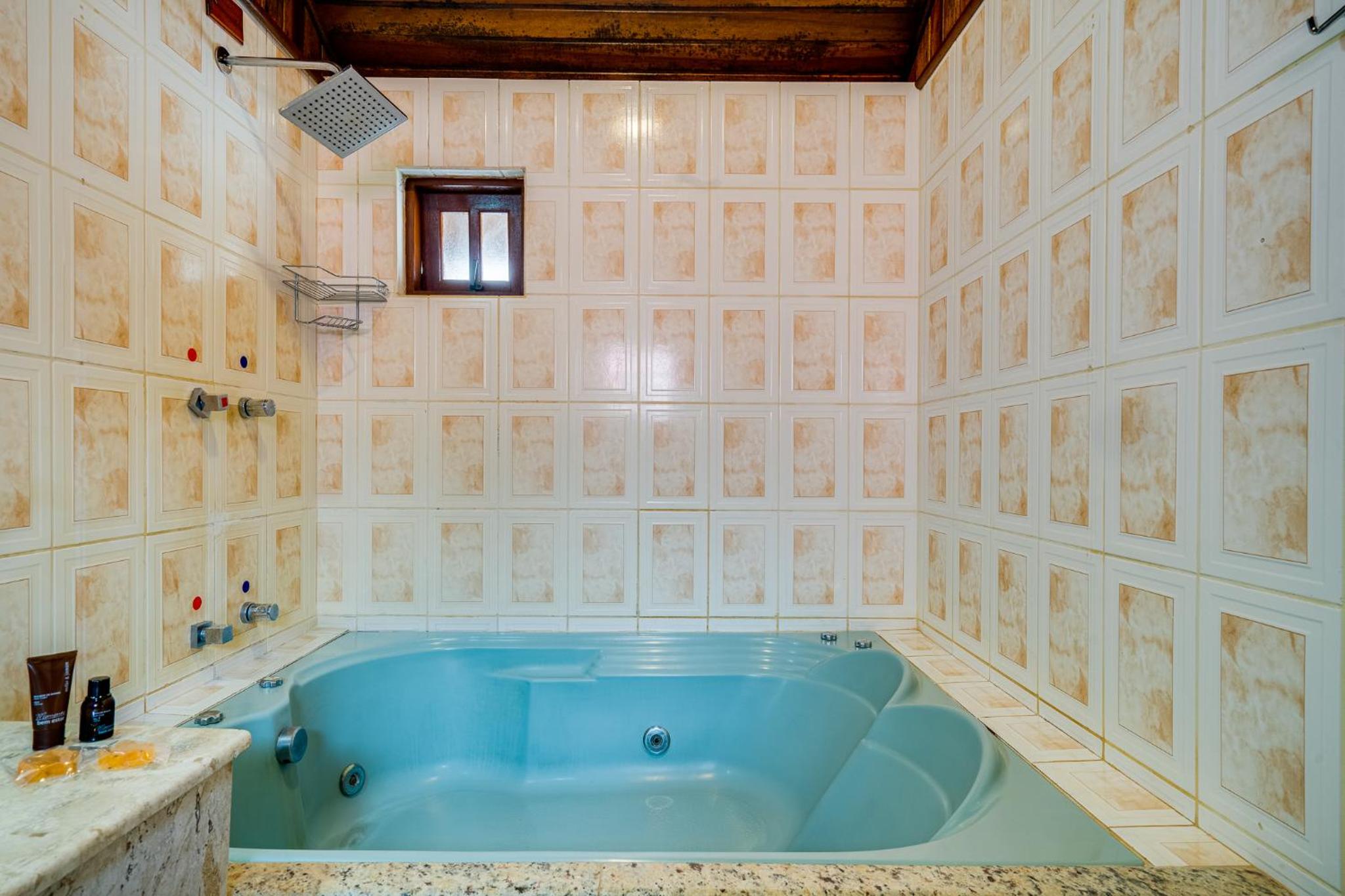 Chalet with Spa Bath photo 2