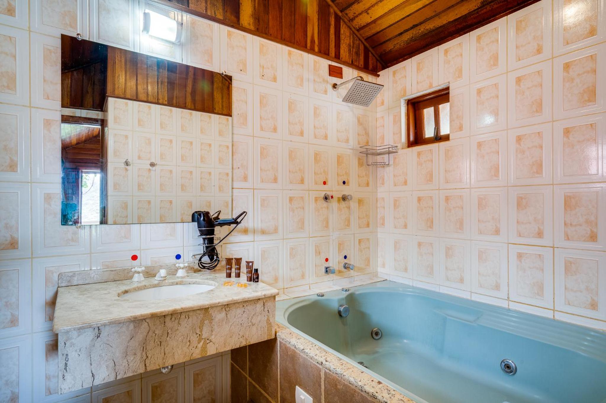 Chalet with Spa Bath photo 3