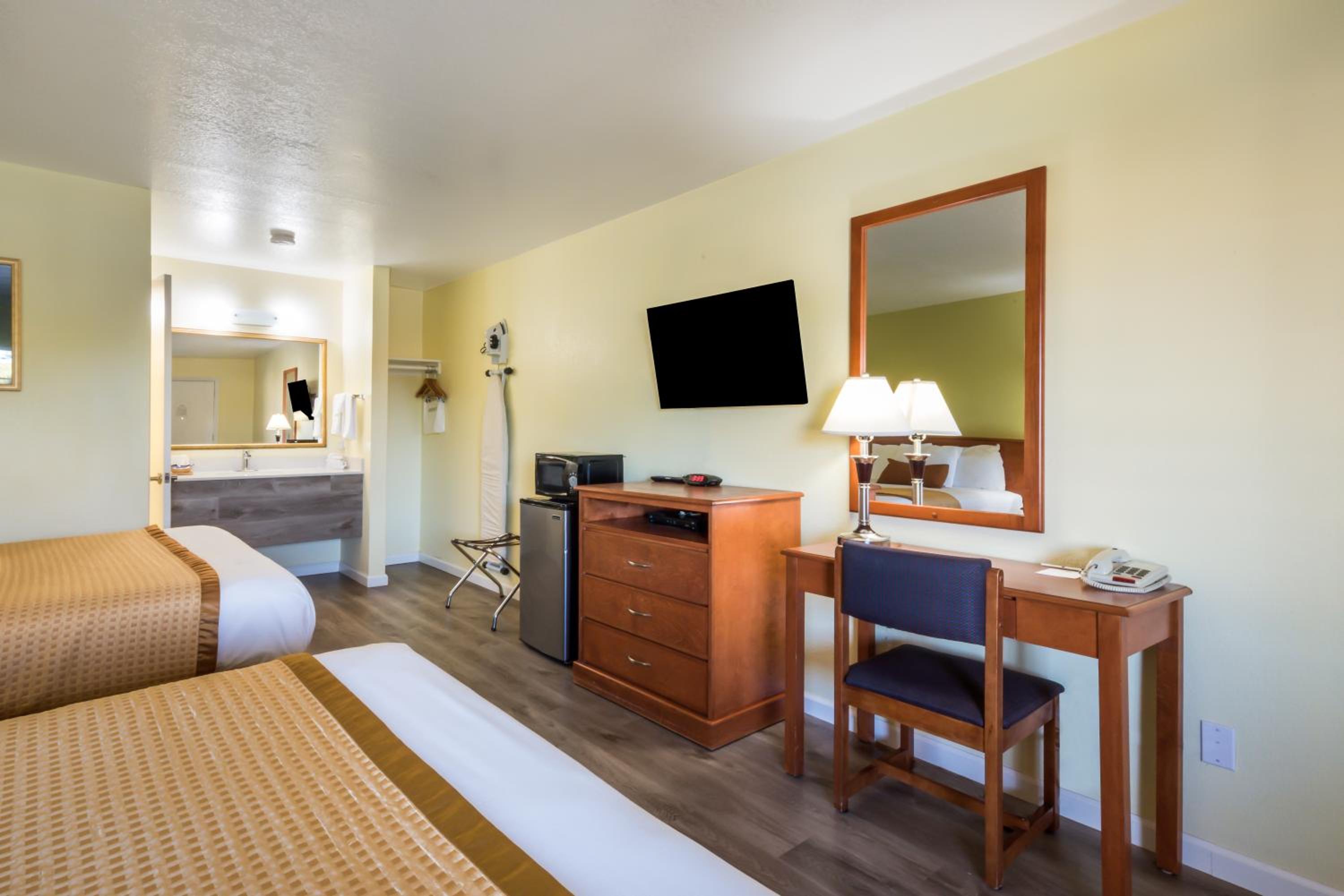 Queen Room with Two Queen Beds - Photo 1