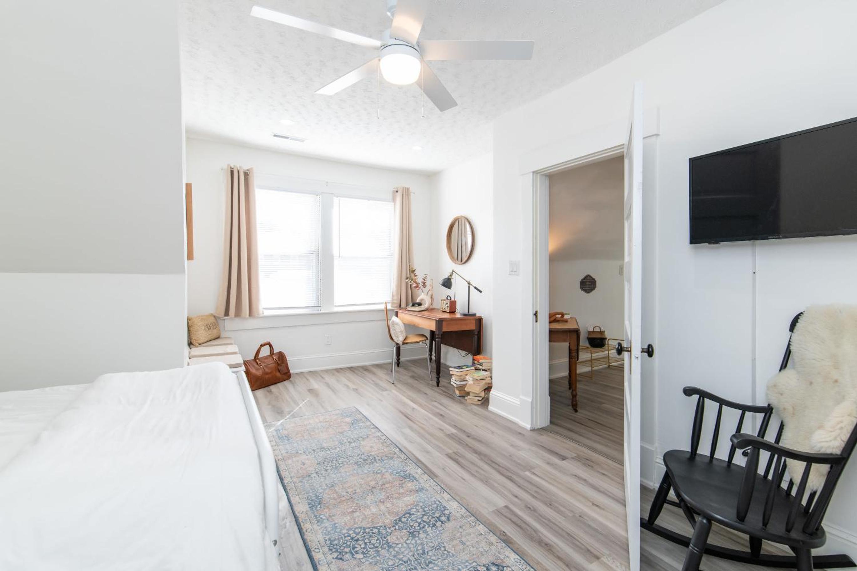 One-Bedroom Apartment photo 2