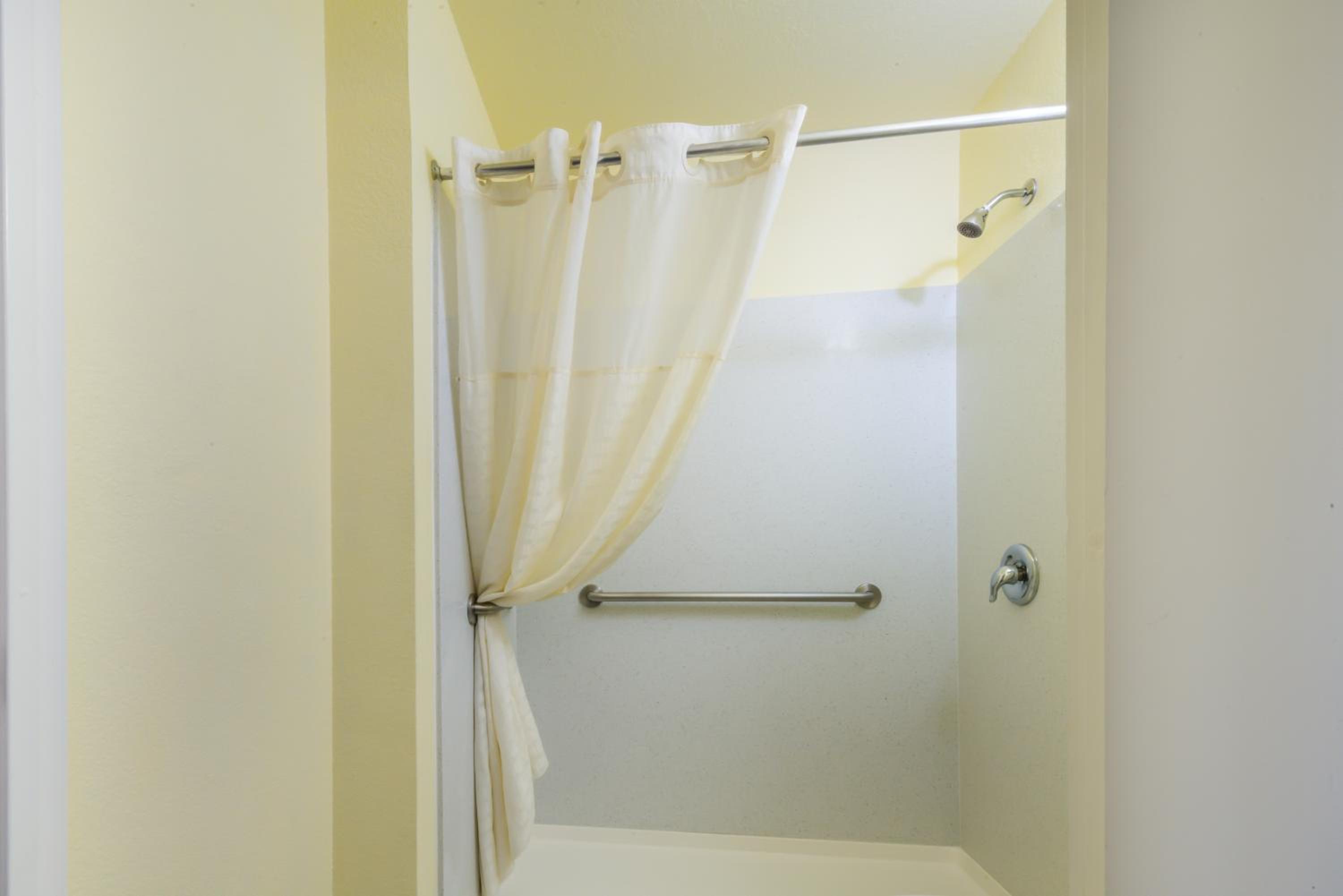 Queen Room - Photo 5