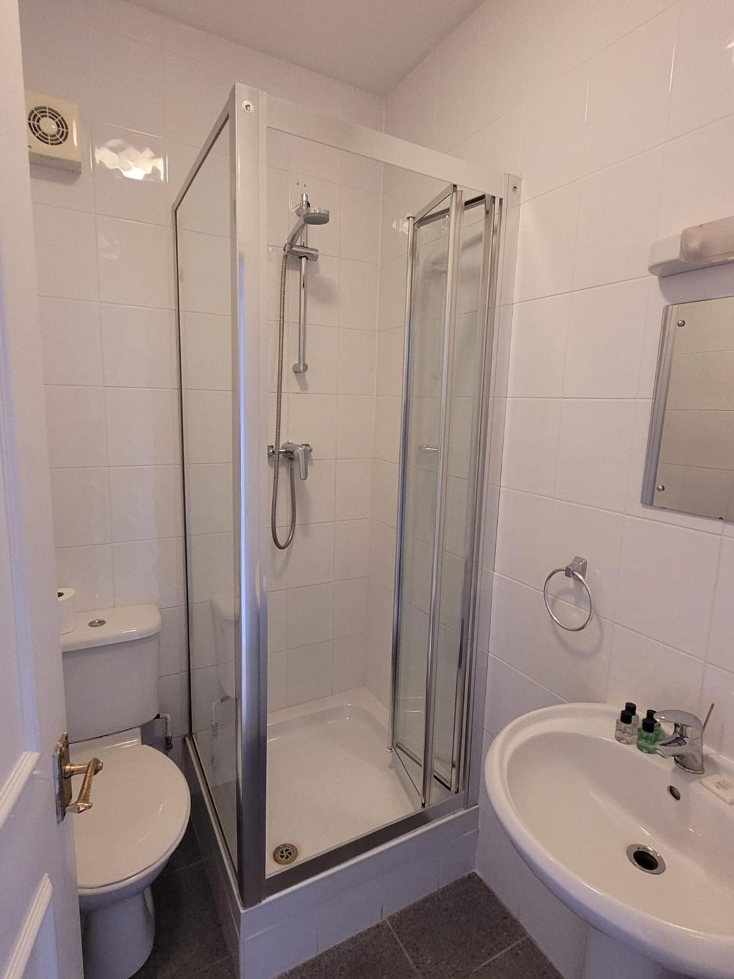 Standard Double Room photo 3