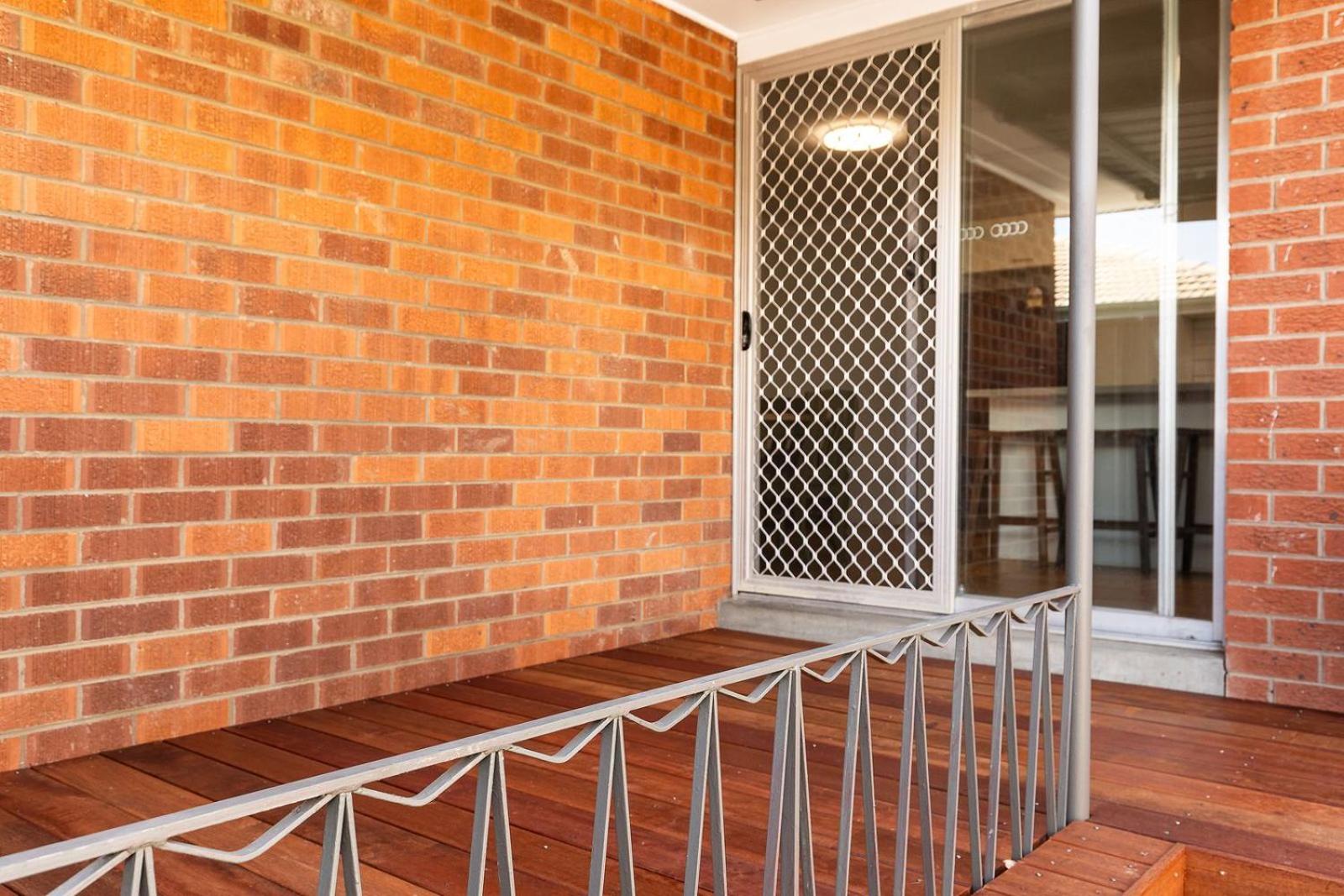Three-Bedroom House photo 2