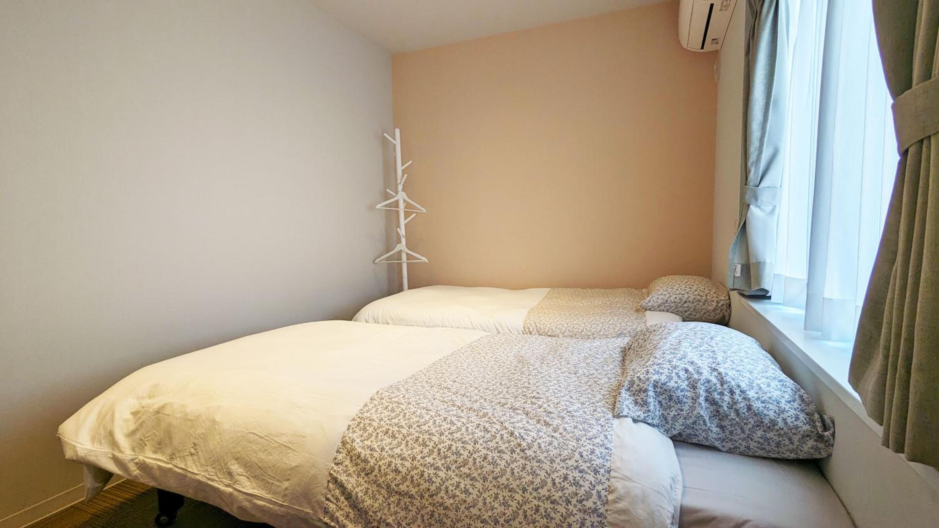 Standard Twin Room with Sofa photo 2