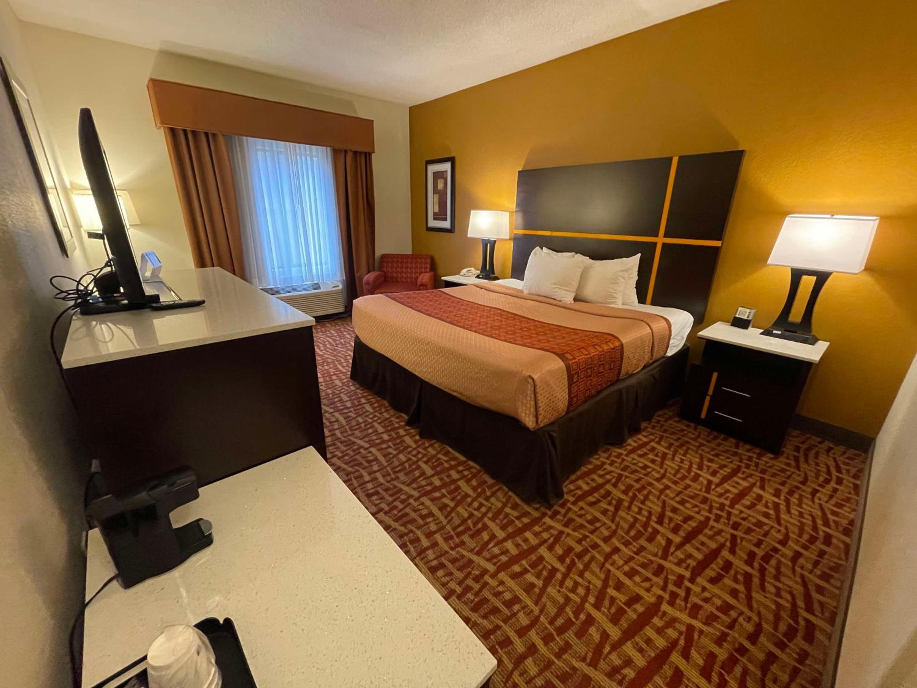 King Room - Non-Smoking - Photo 1