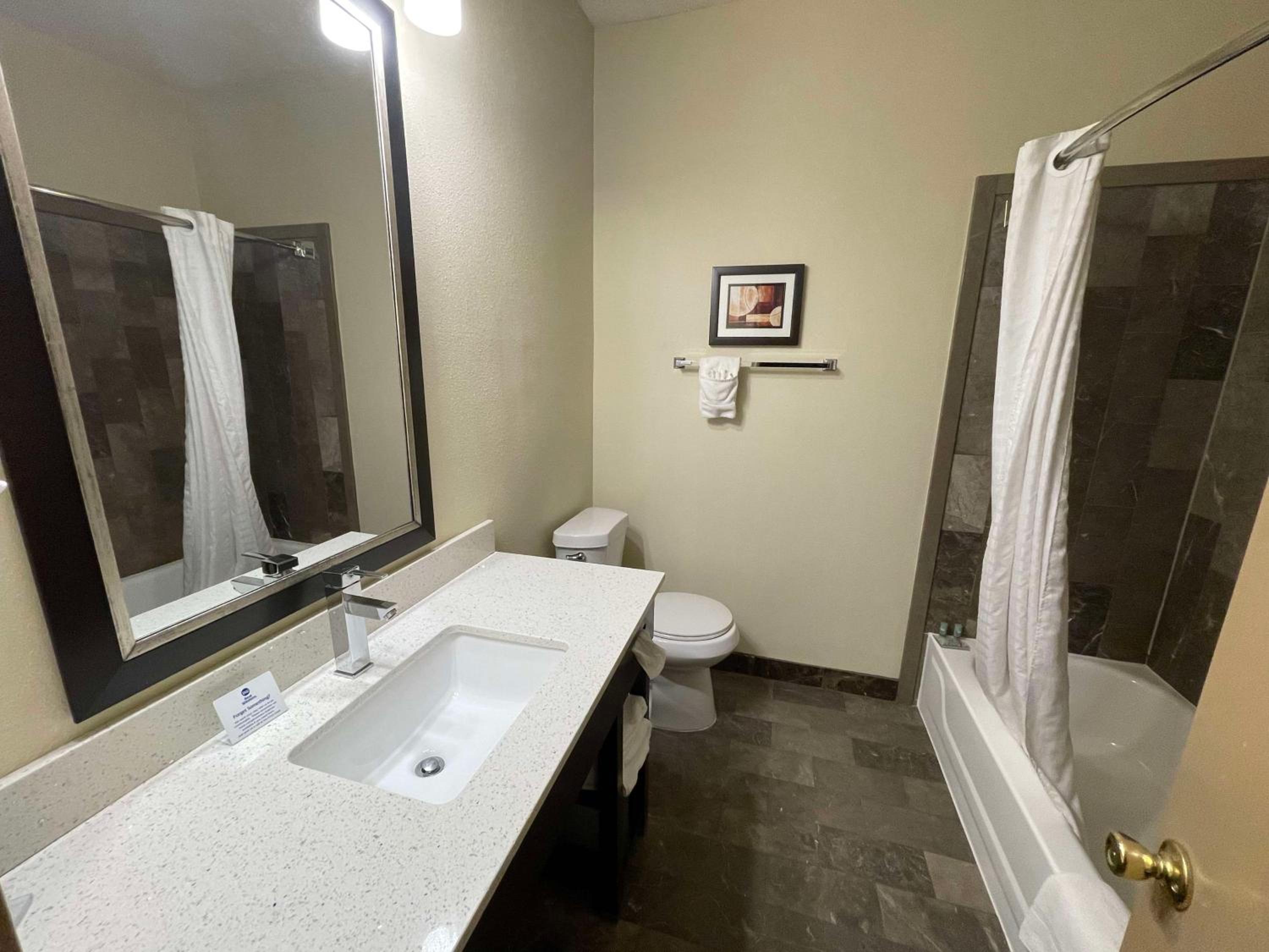 King Room with Jetted Tub - Non-Smoking - Photo 3