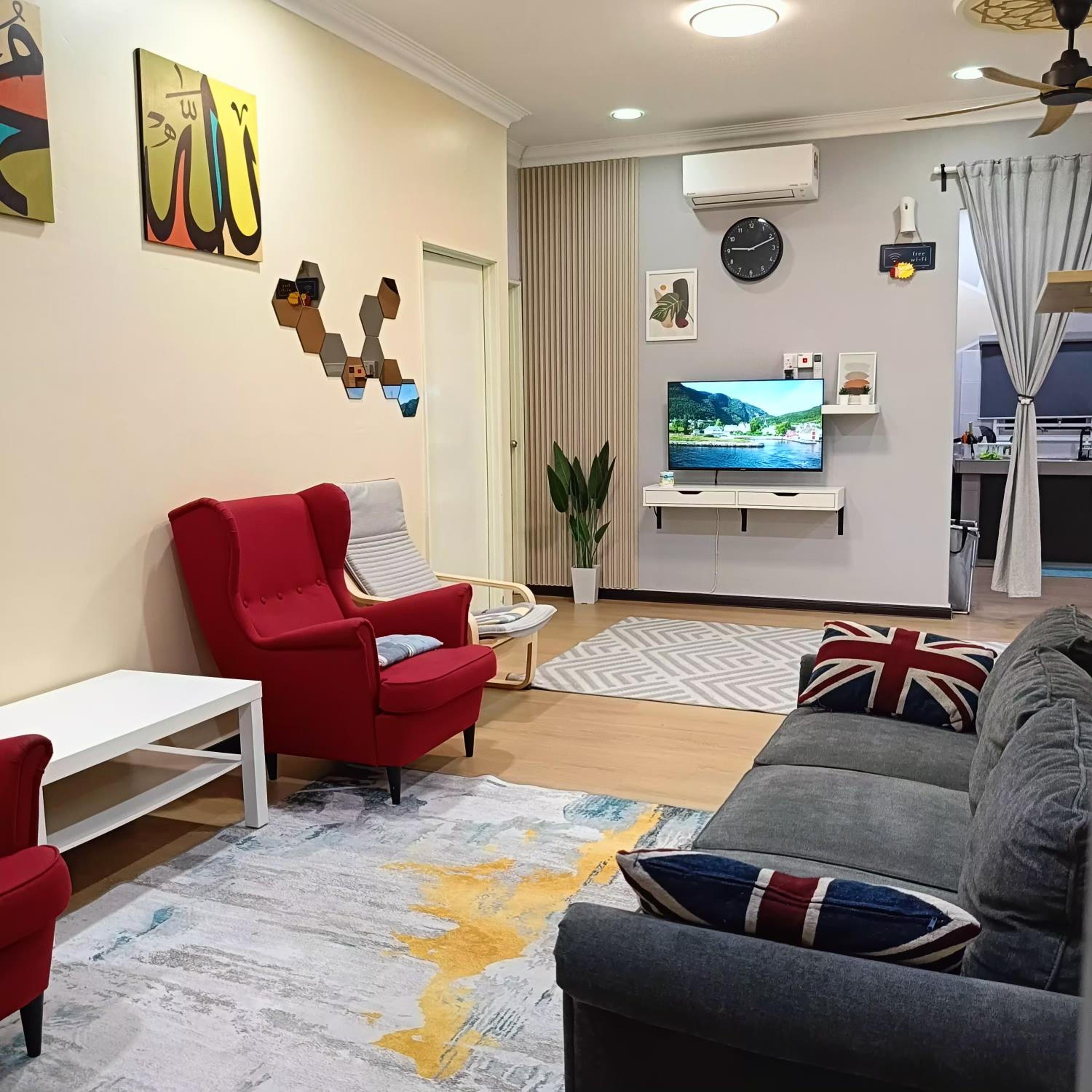 Three-Bedroom House photo 1