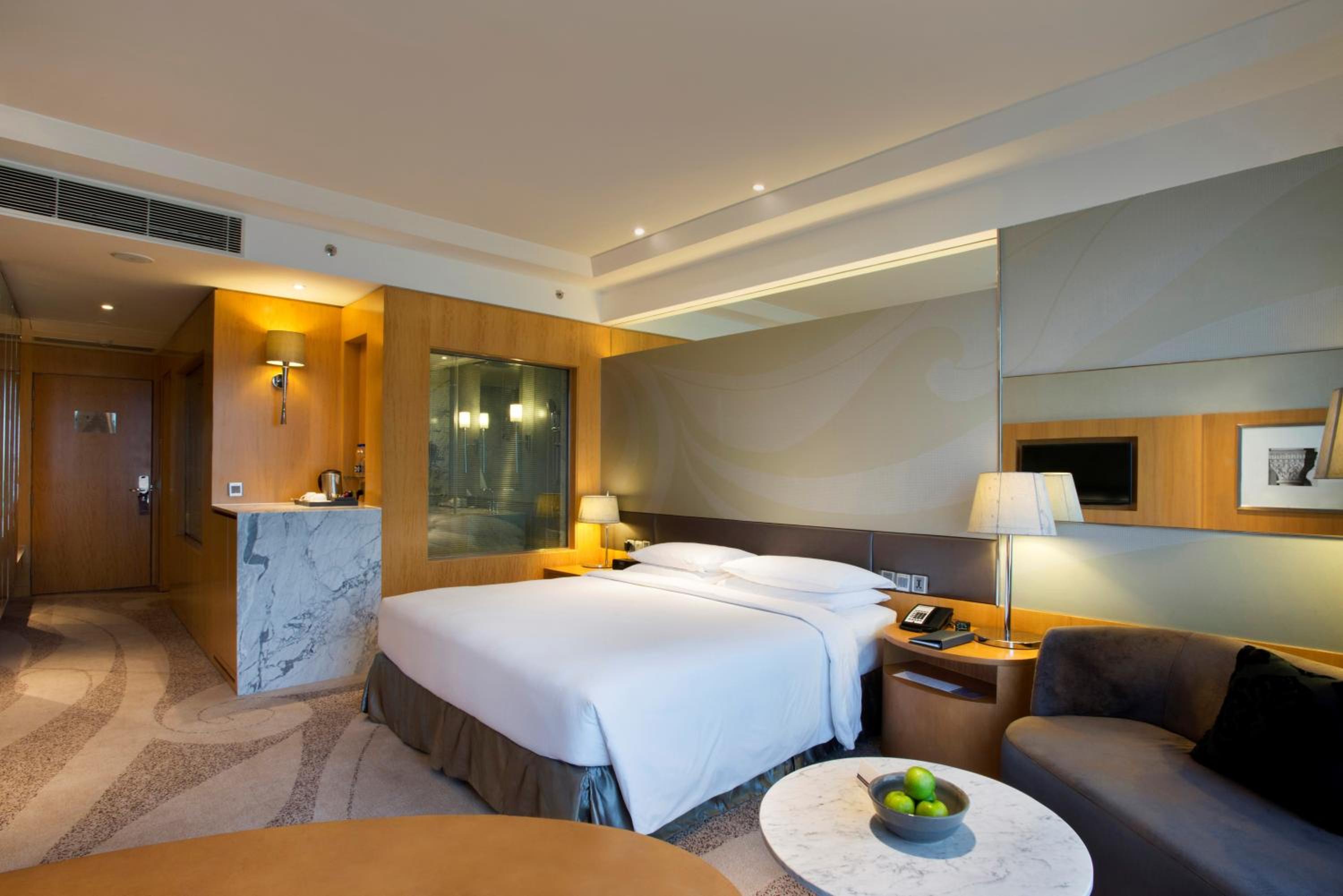 Higher Floor King / Twin Bed with Bath Tub, 1+1 on Alcoholic Drinks (Selective Menu) throughout the stay, 25% Discount on Food, Soft Beverages and Spa photo 3