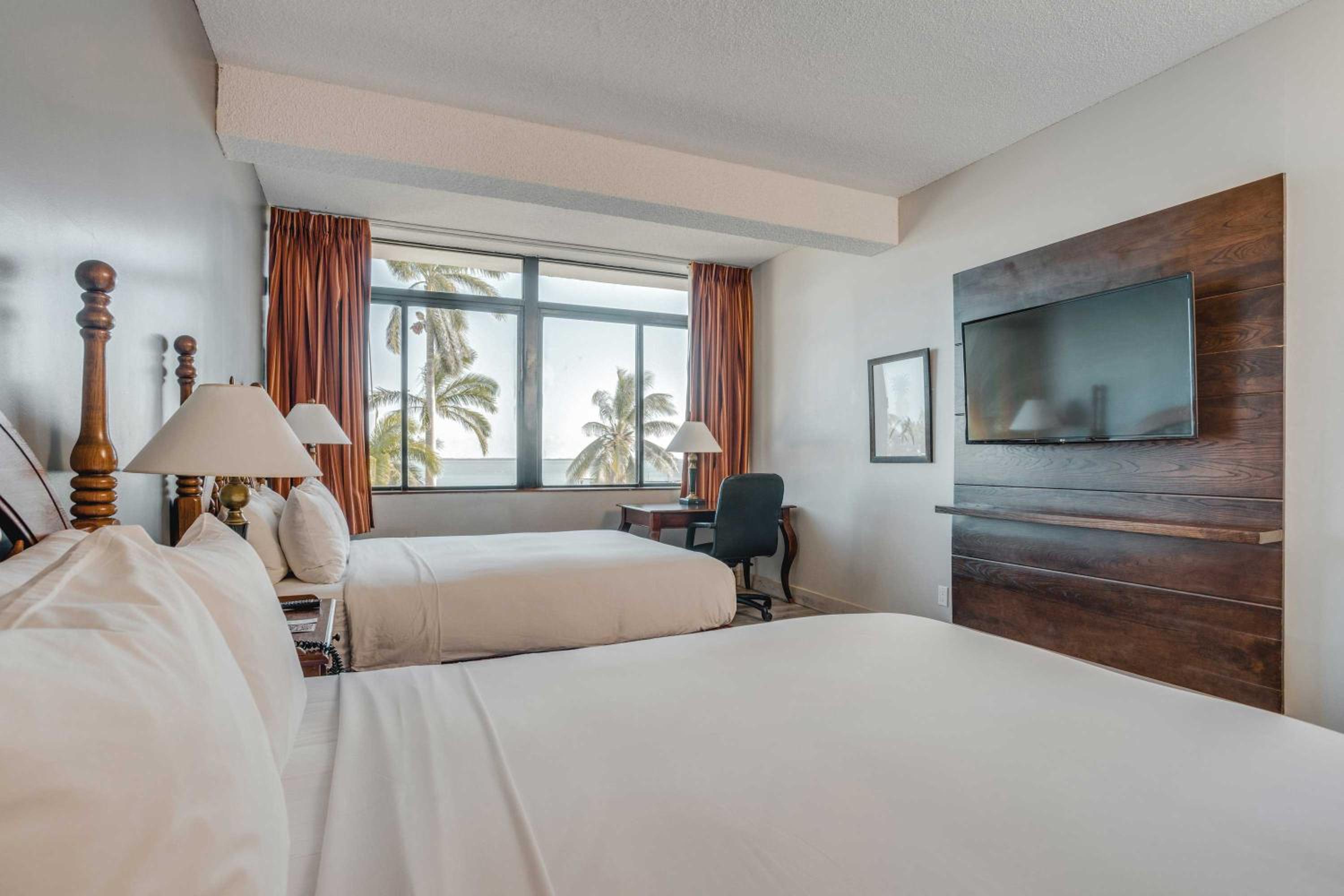 Colonial Premium Room King Or 2 Queens