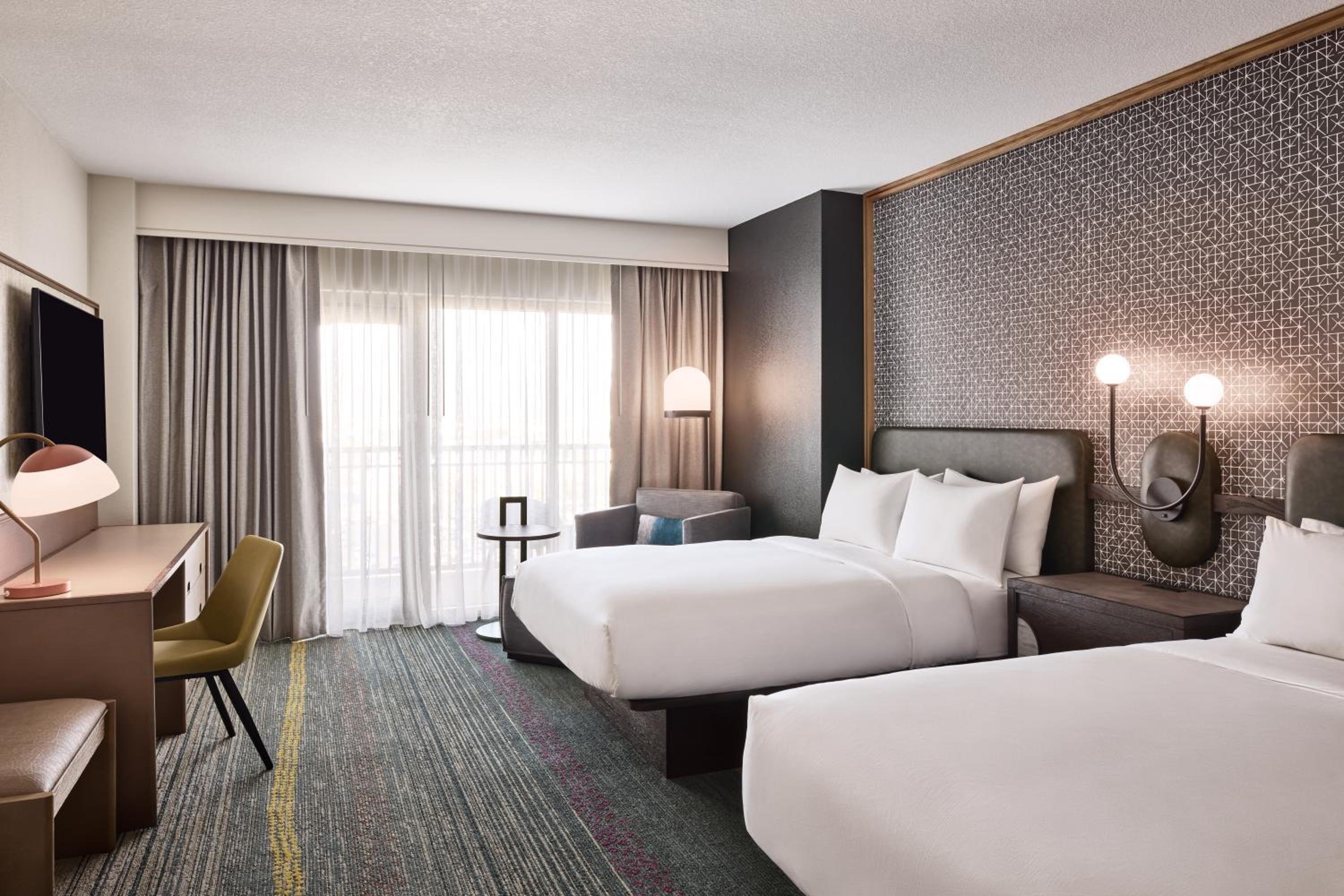 Guest Room with Two Double Beds - Photo 4