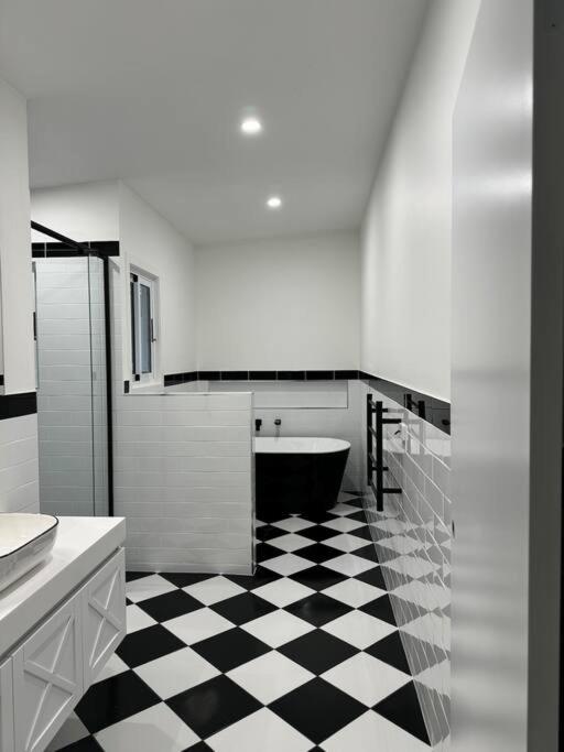 Four-Bedroom House photo 3