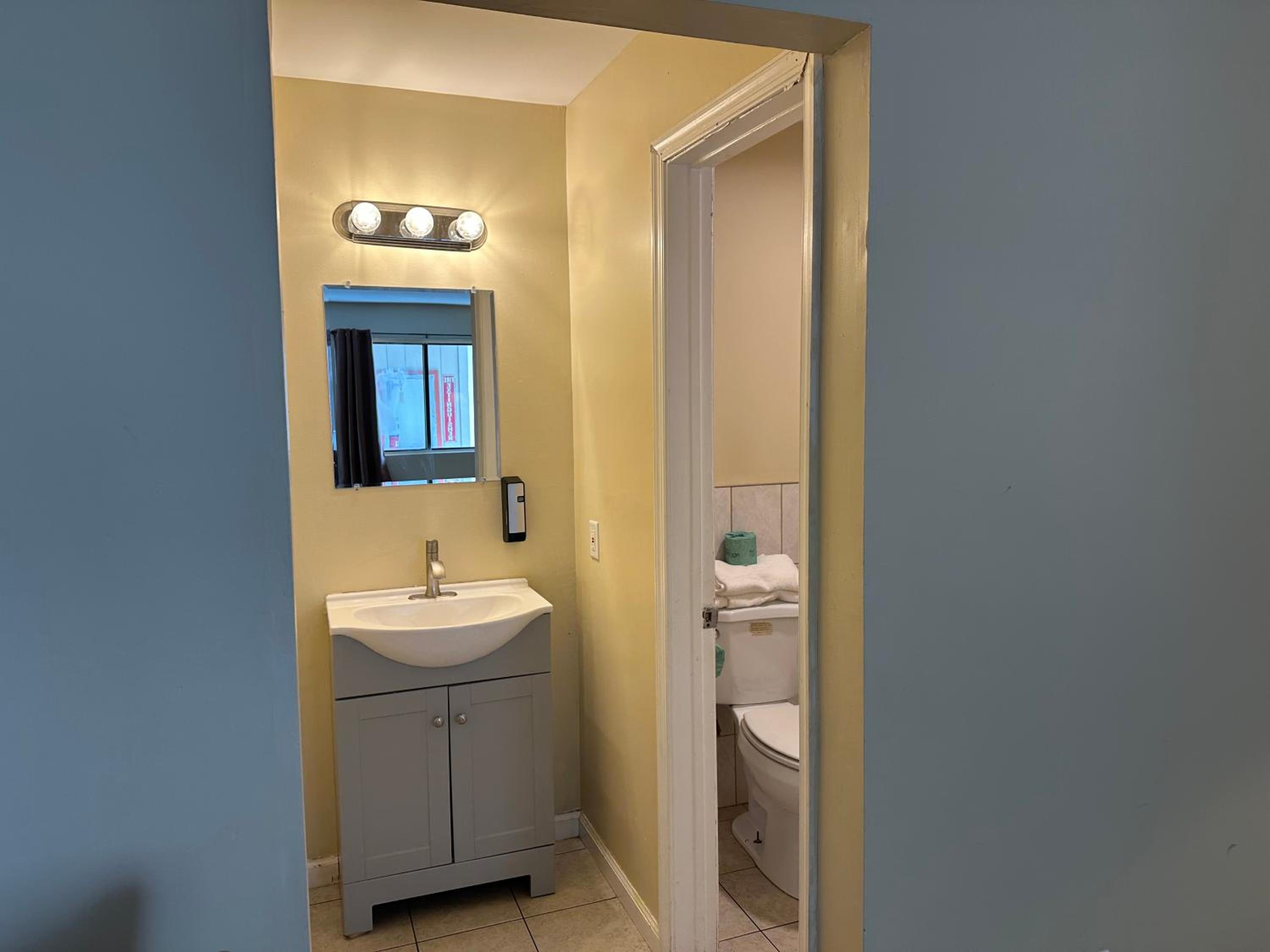 Standard Room - Photo 11