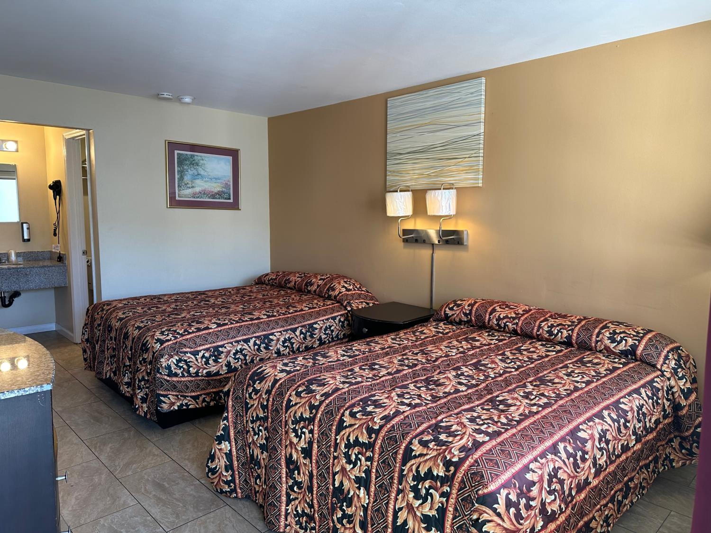 Superior Queen Room with Two Queen Beds - Photo 2