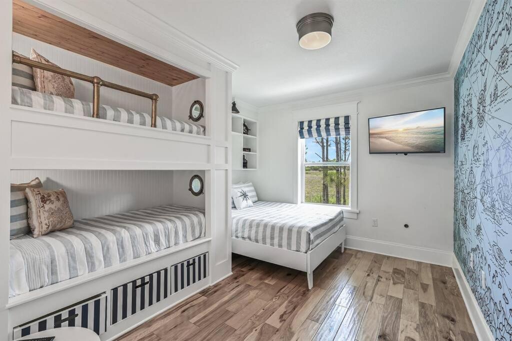 Three-Bedroom House photo 1
