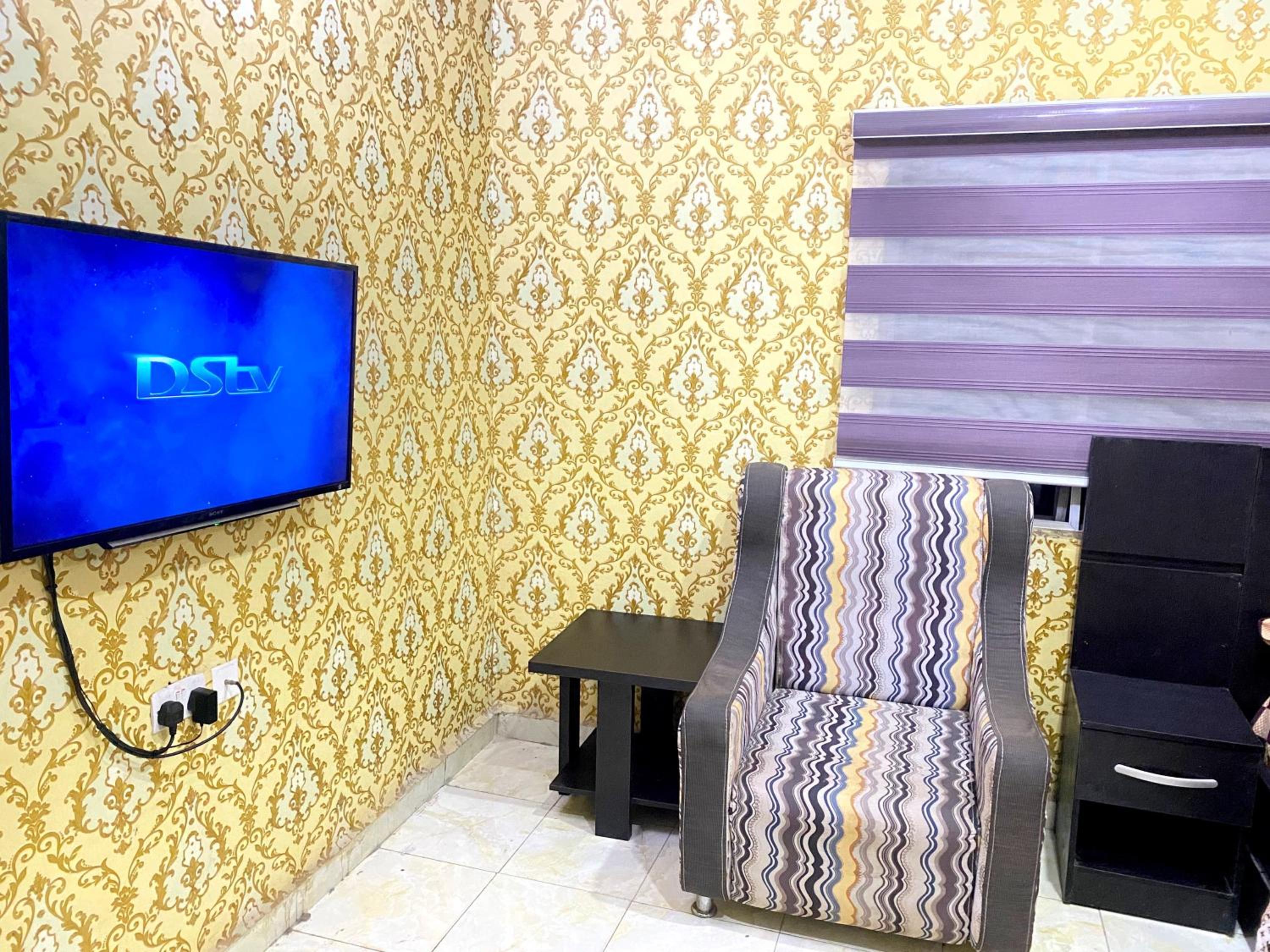 Deluxe Queen Suite photo 3