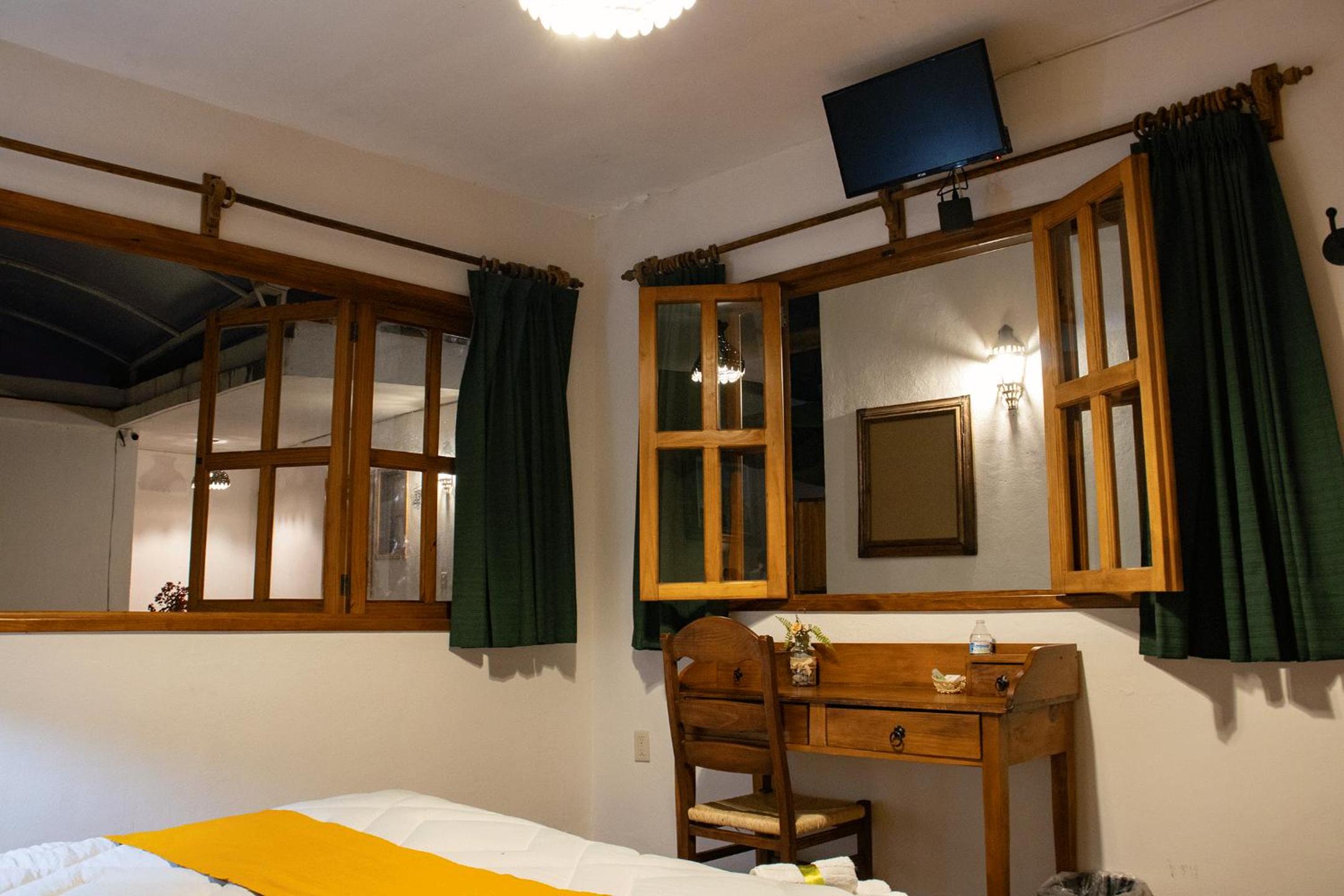 Standard King Room photo 3