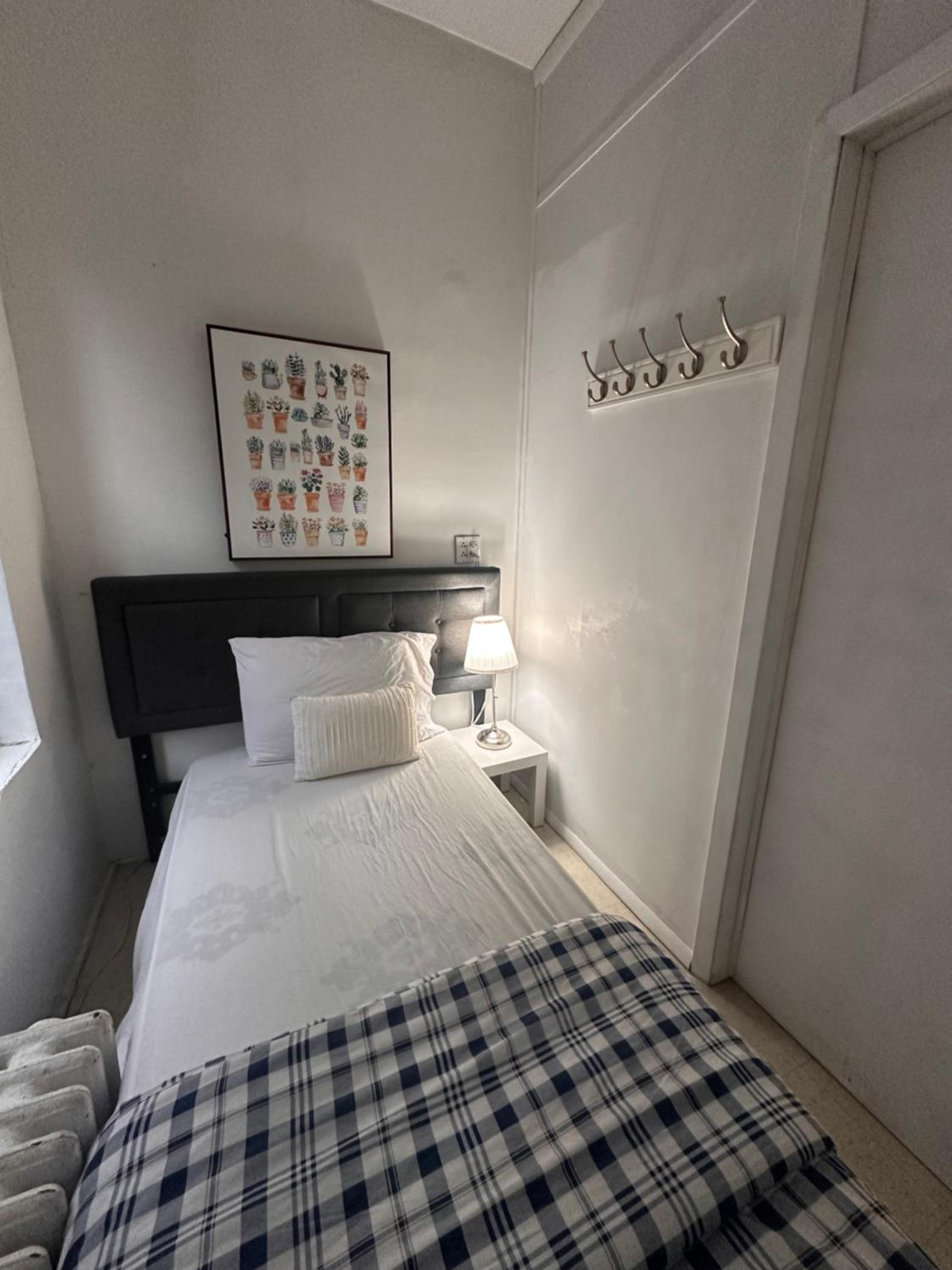 Single Room with Shared Bathroom photo 1