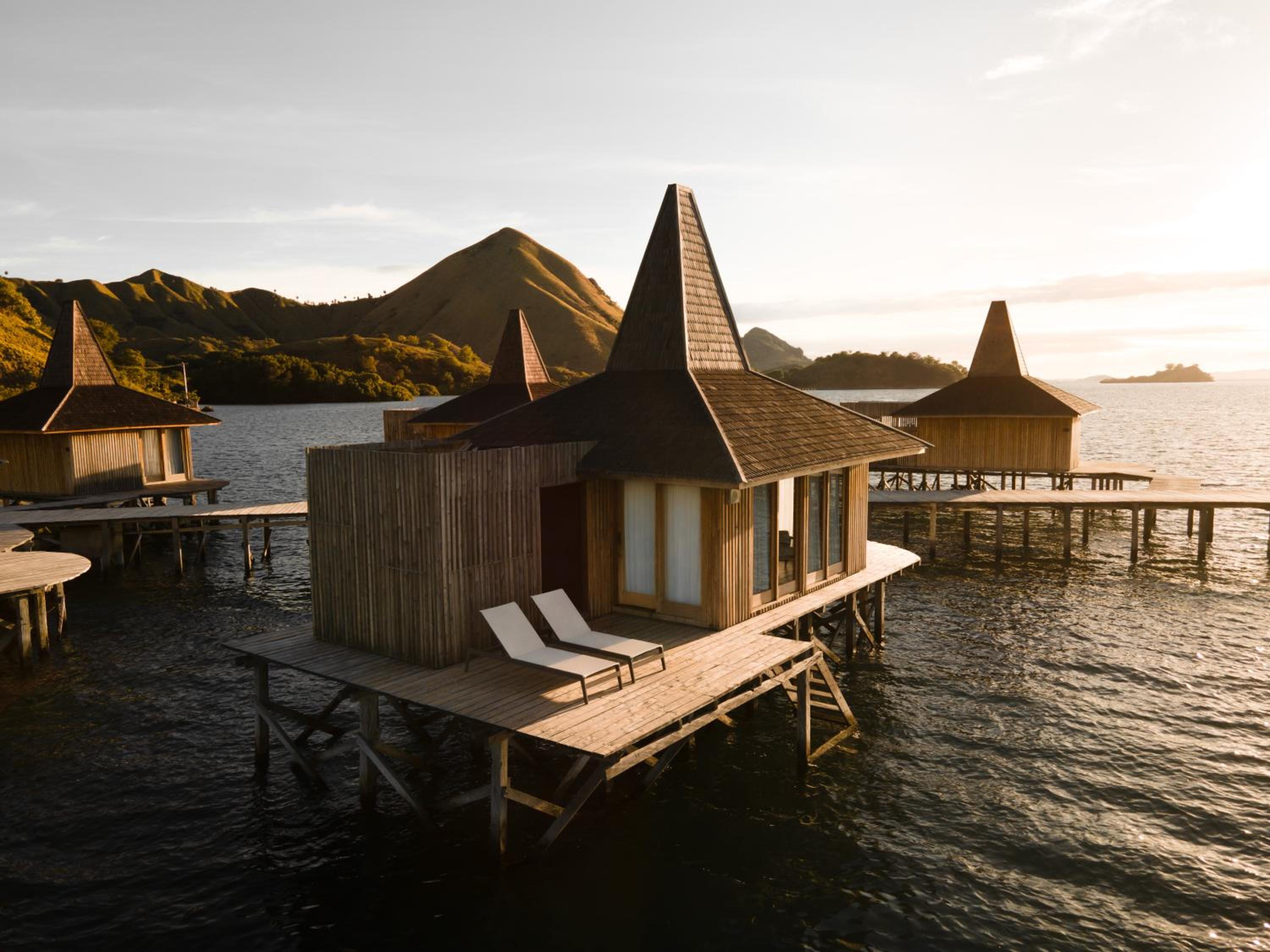 Deluxe King Sea Suite - Photo 18