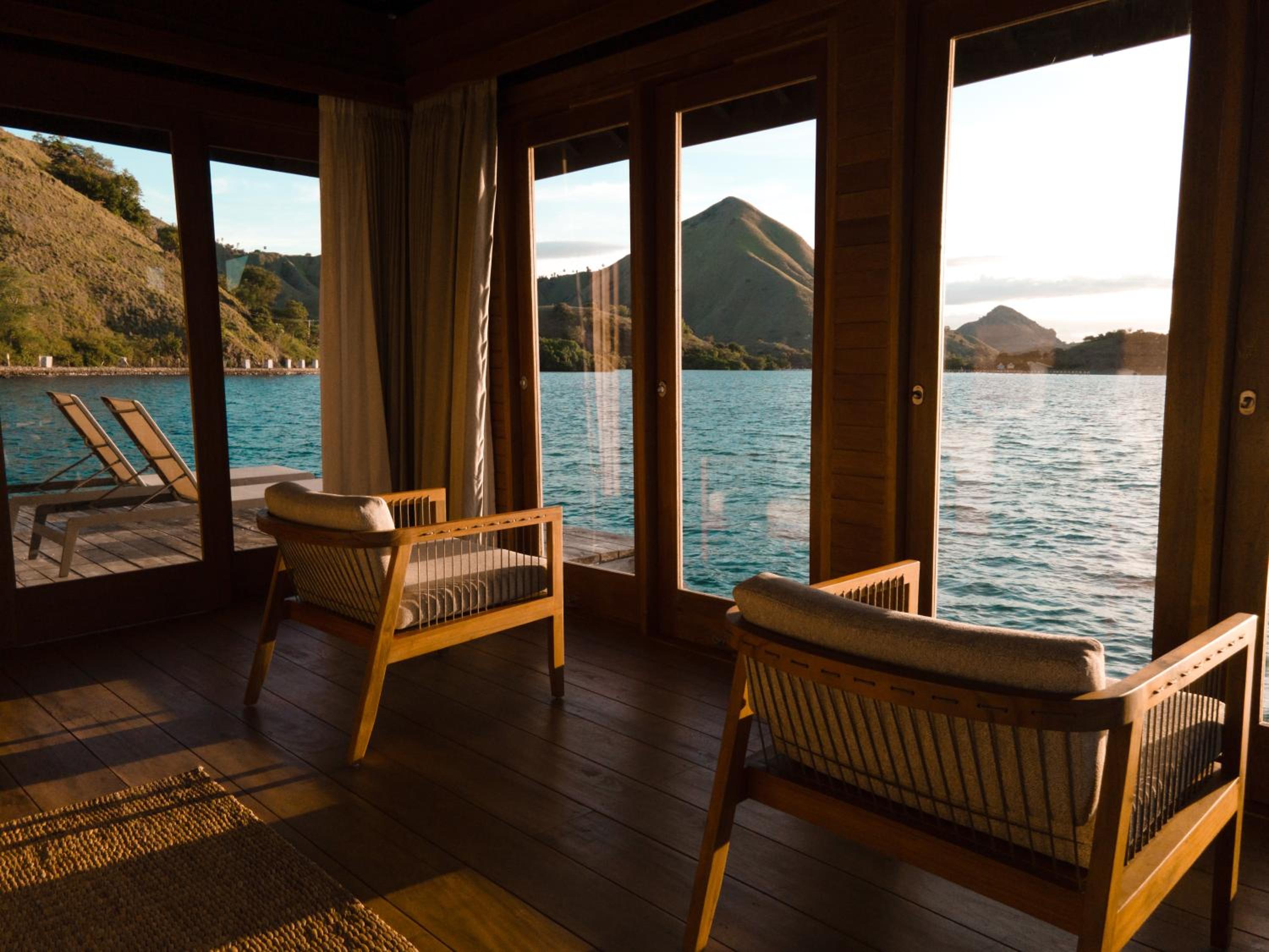 Deluxe King Sea Suite - Photo 7