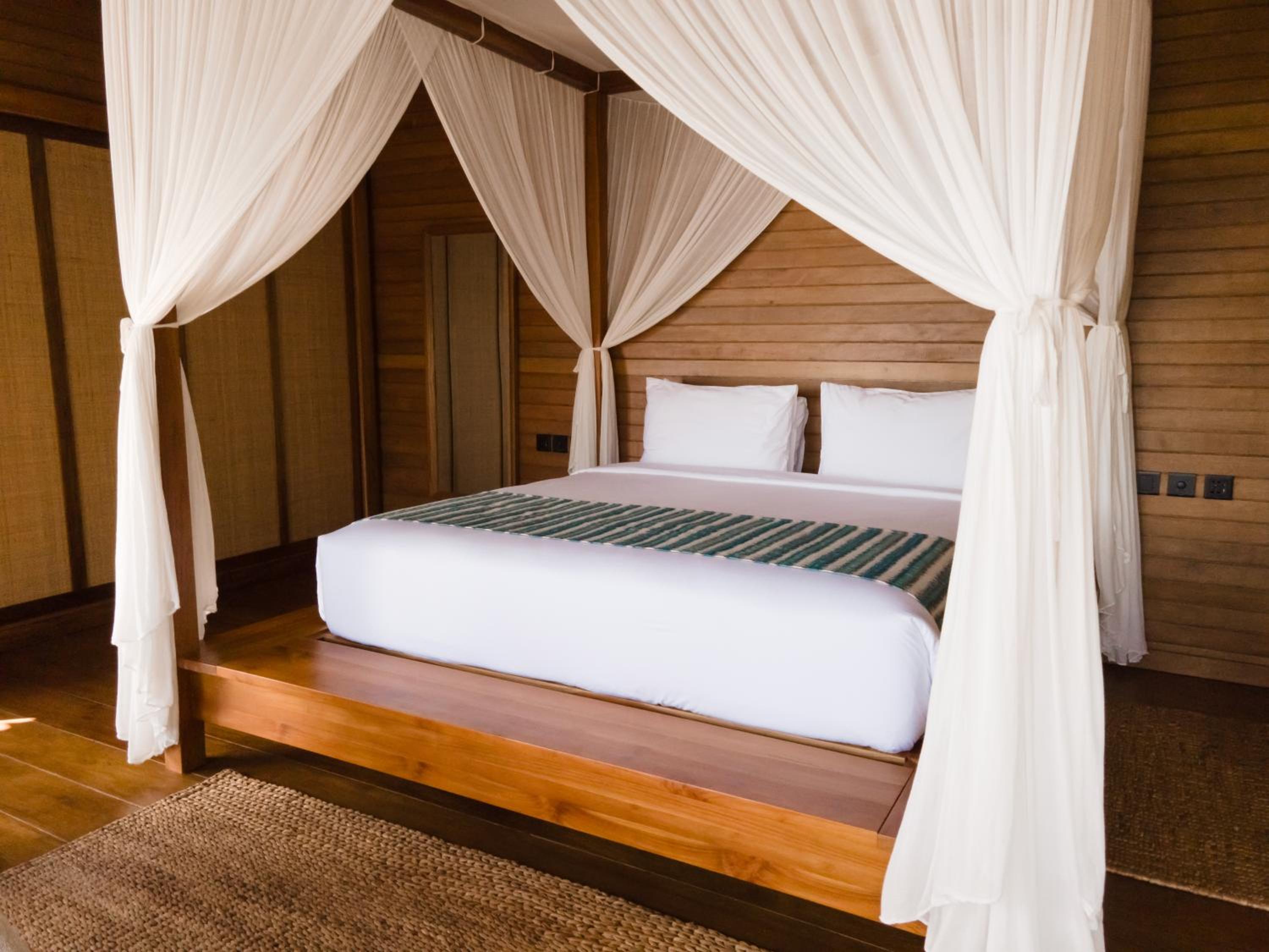 Deluxe King Sea Suite - Photo 4