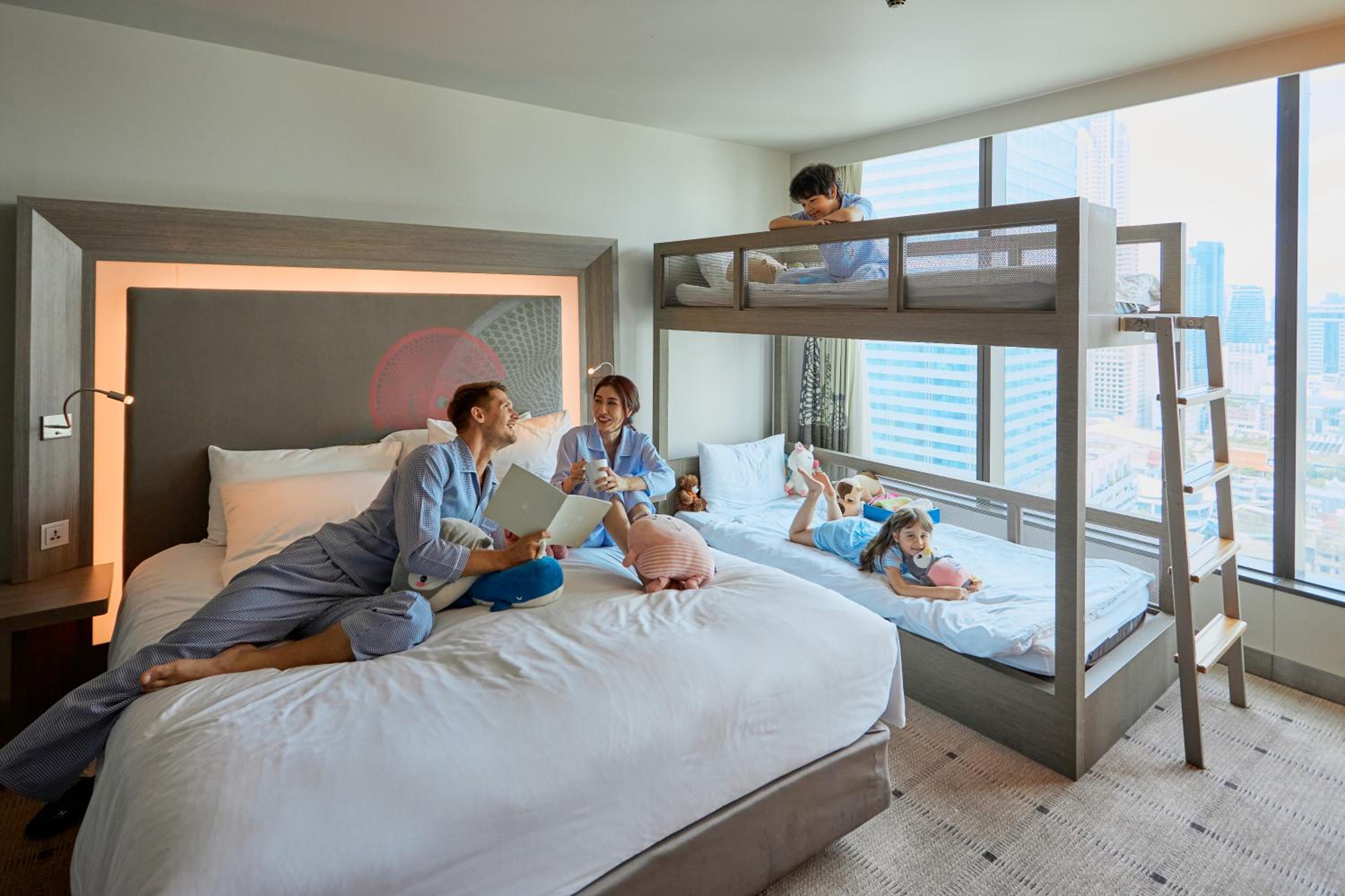 Family Room with Bunk Bed with City View