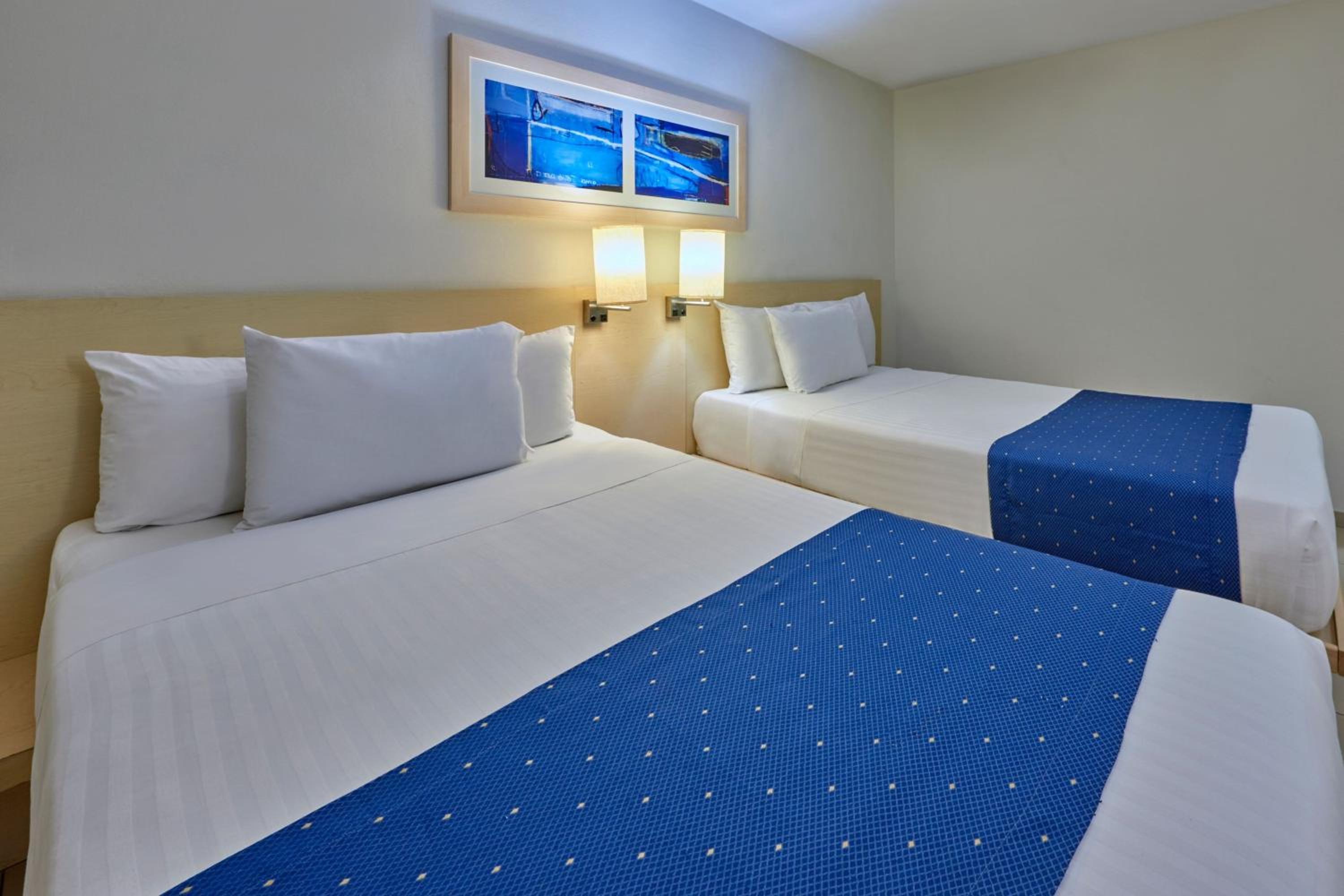 Double Room with Two Double Beds - Photo 8