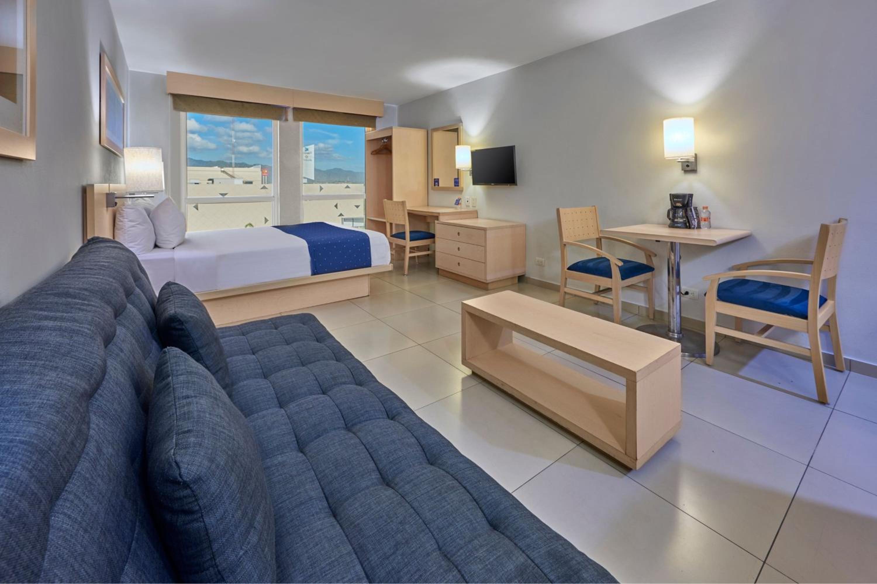 Queen Suite with Sofa Bed - Photo 6