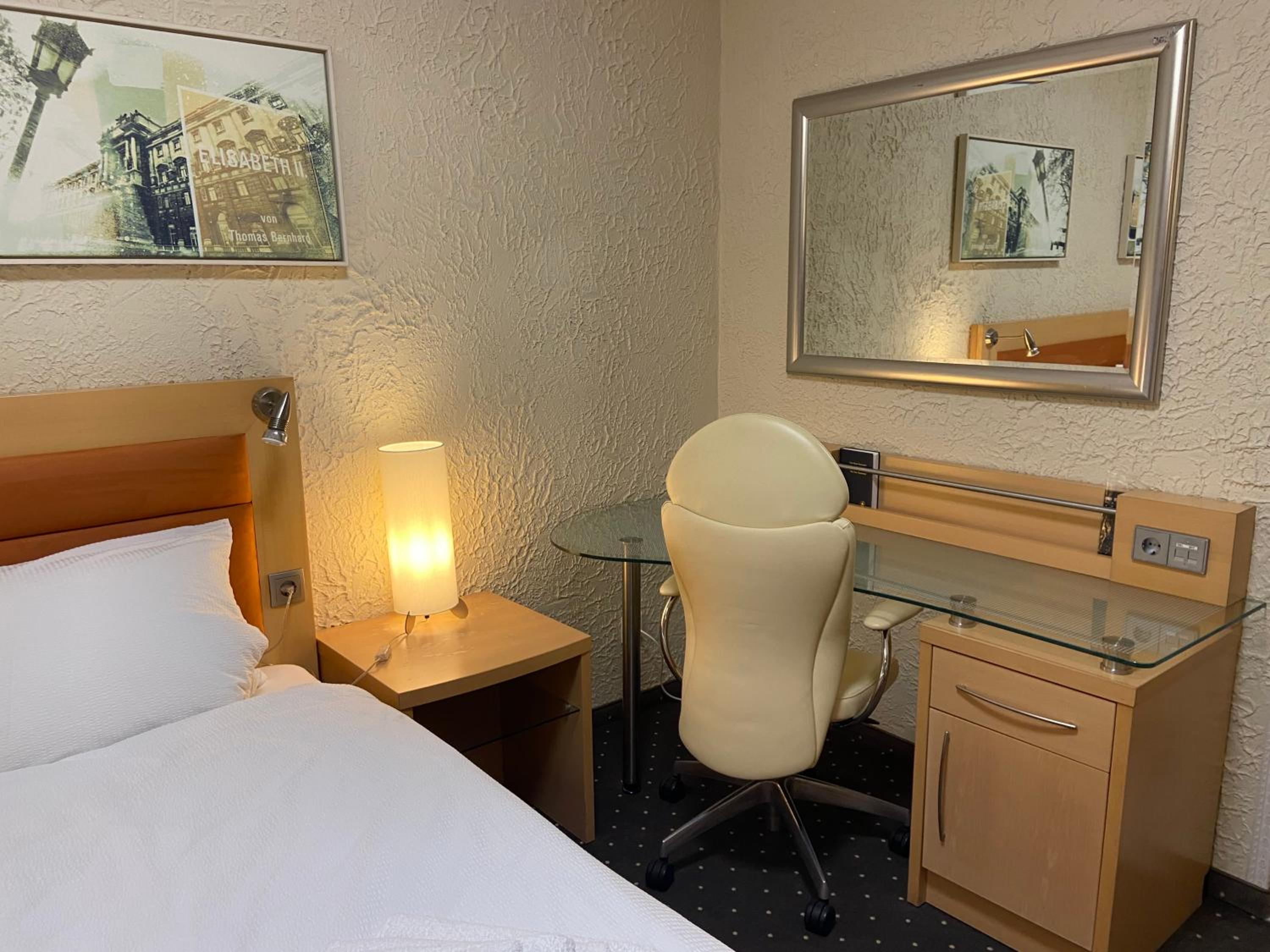 Large Double Room photo 2