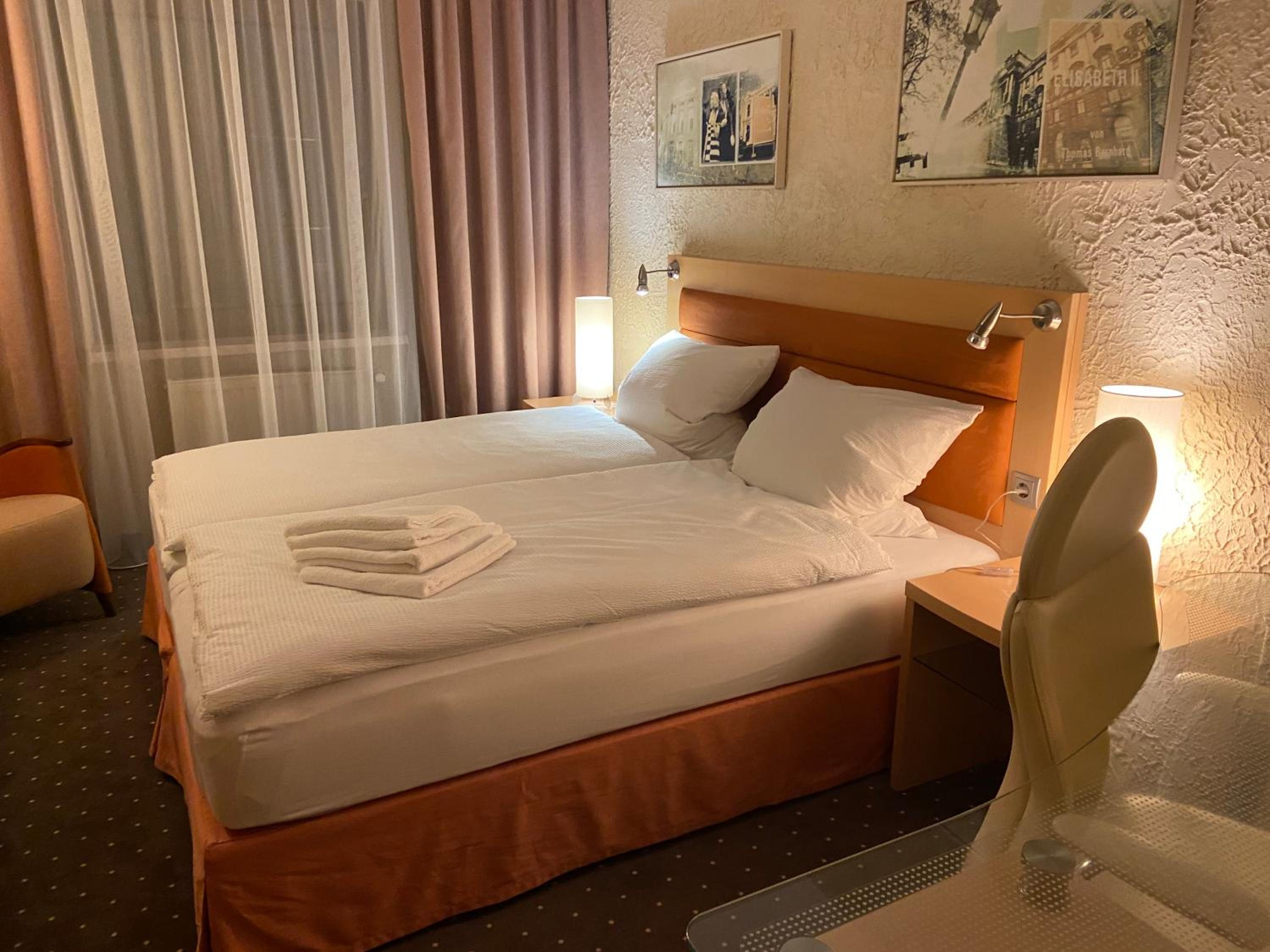 Large Double Room photo 1