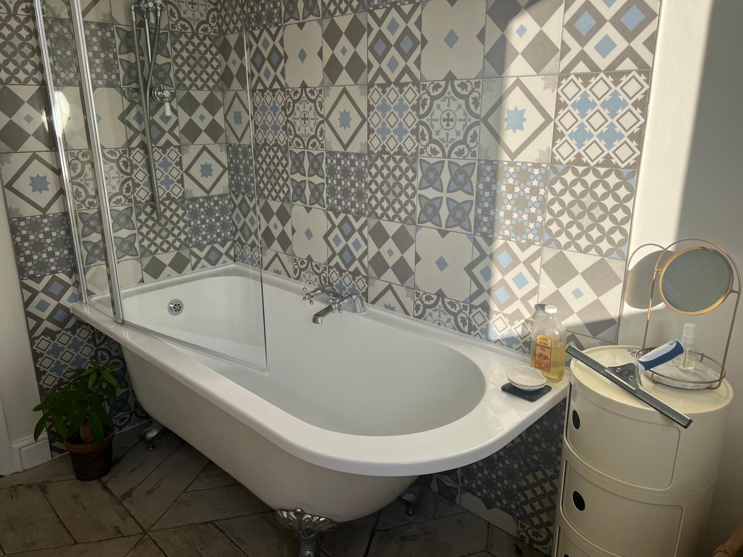 Single Room With Shared Bathroom photo 1