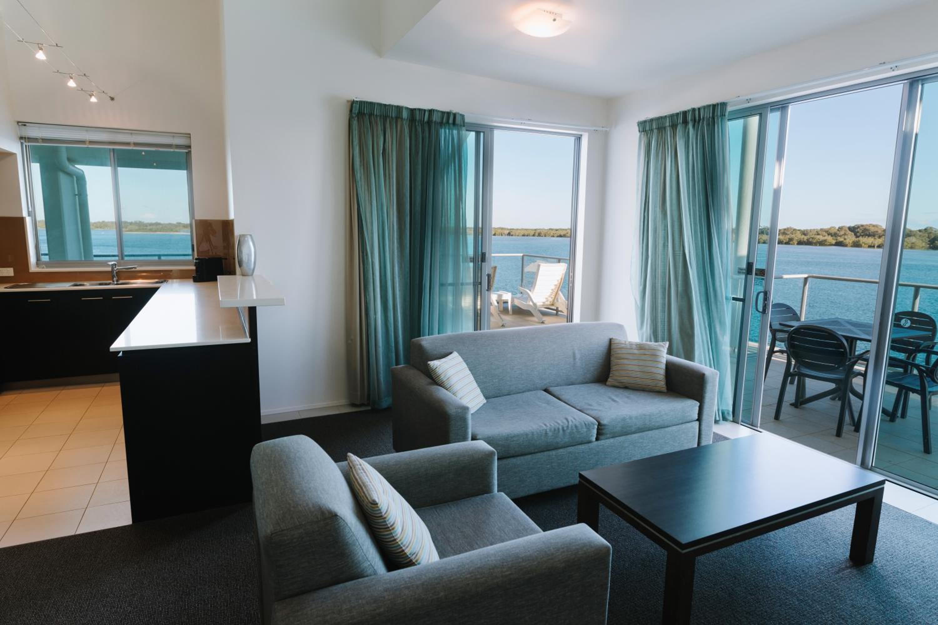 Executive Suite - Photo 4