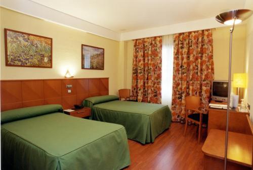Double Room with Extra Bed (2 Adults + 1 Child) photo 1