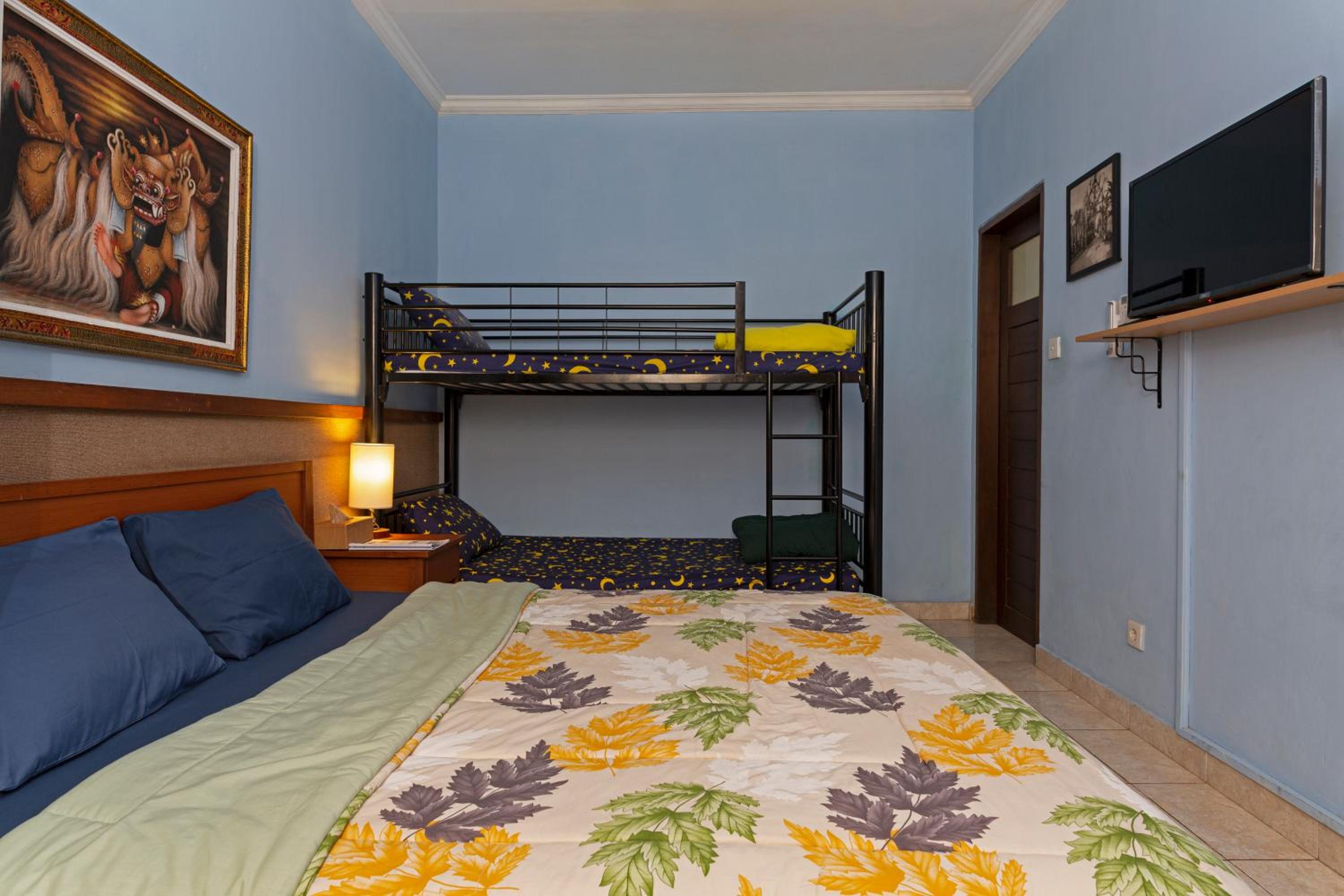 Family Room - Photo 6