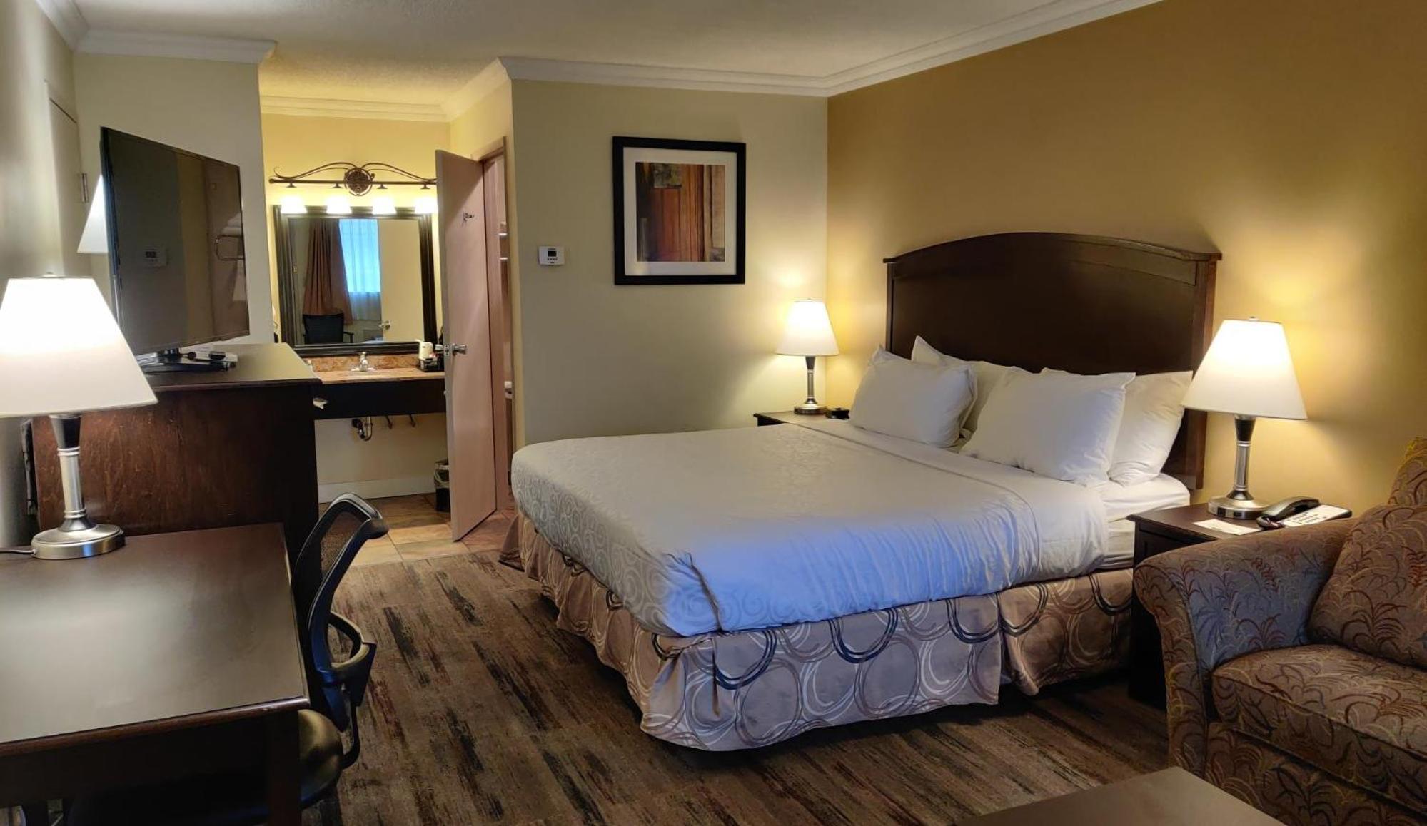 King Room with Sofa Bed - Non-Smoking - Photo 3