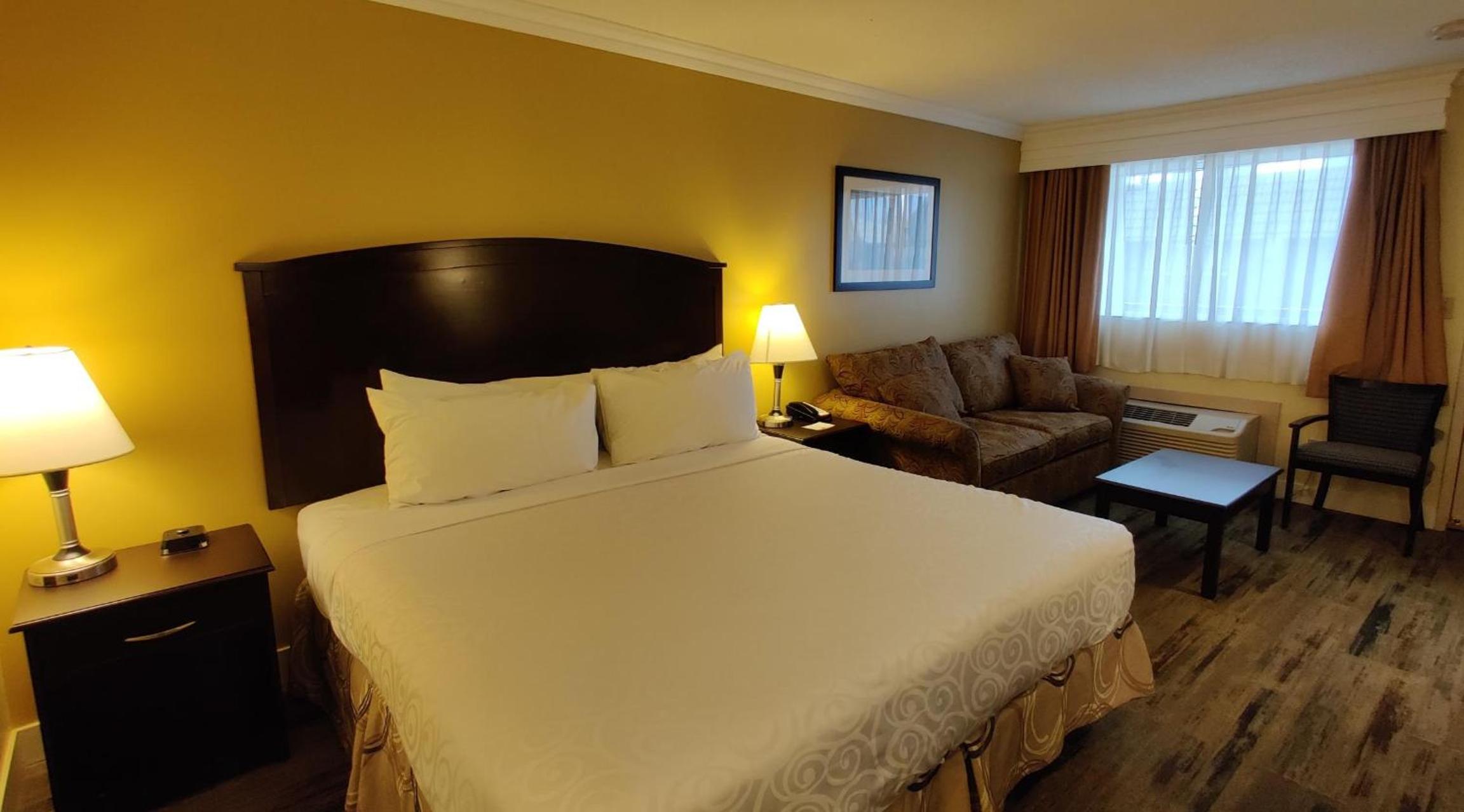 King Room with Sofa Bed - Non-Smoking - Photo 4