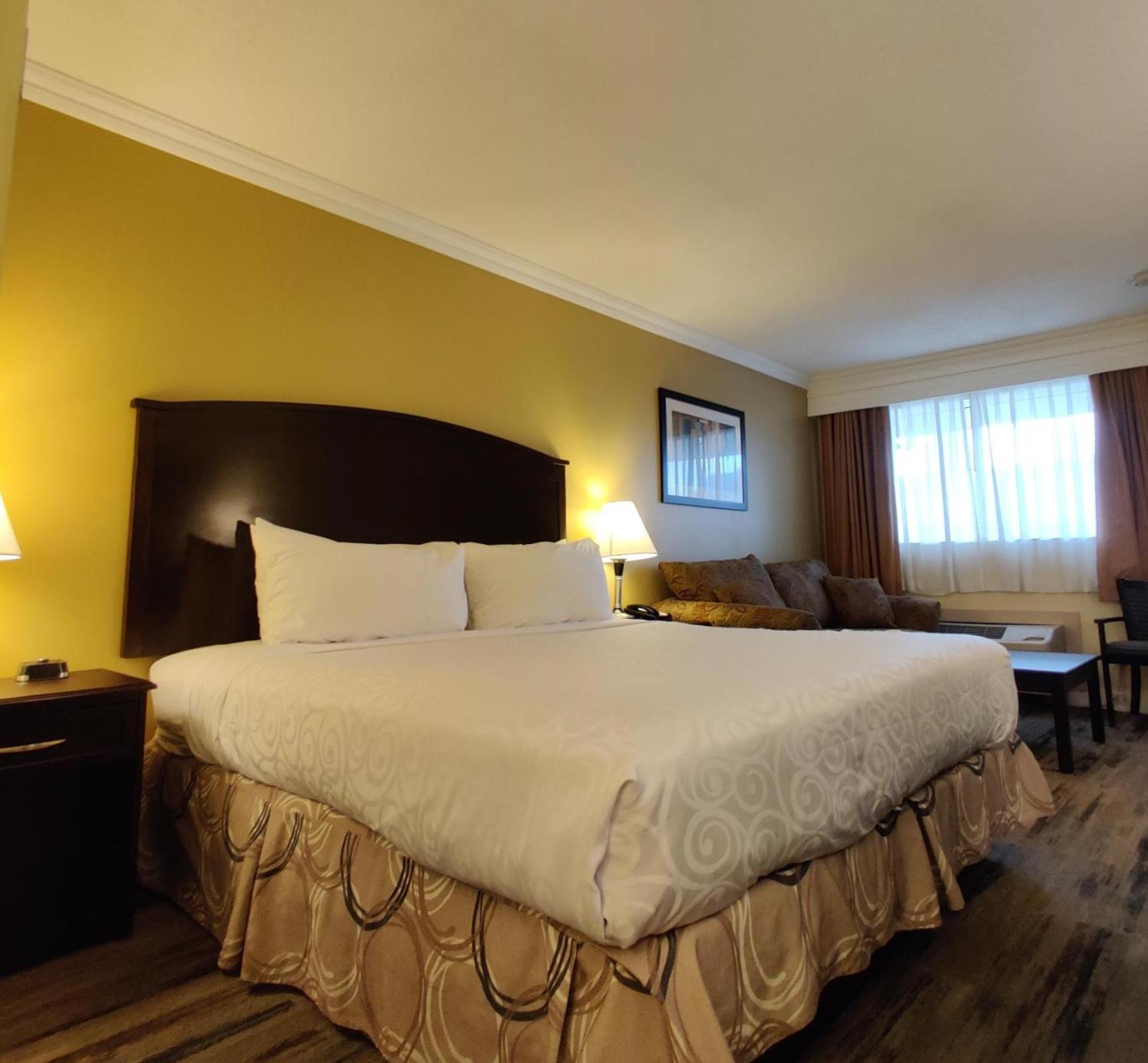 King Room with Sofa Bed - Non-Smoking - Photo 2