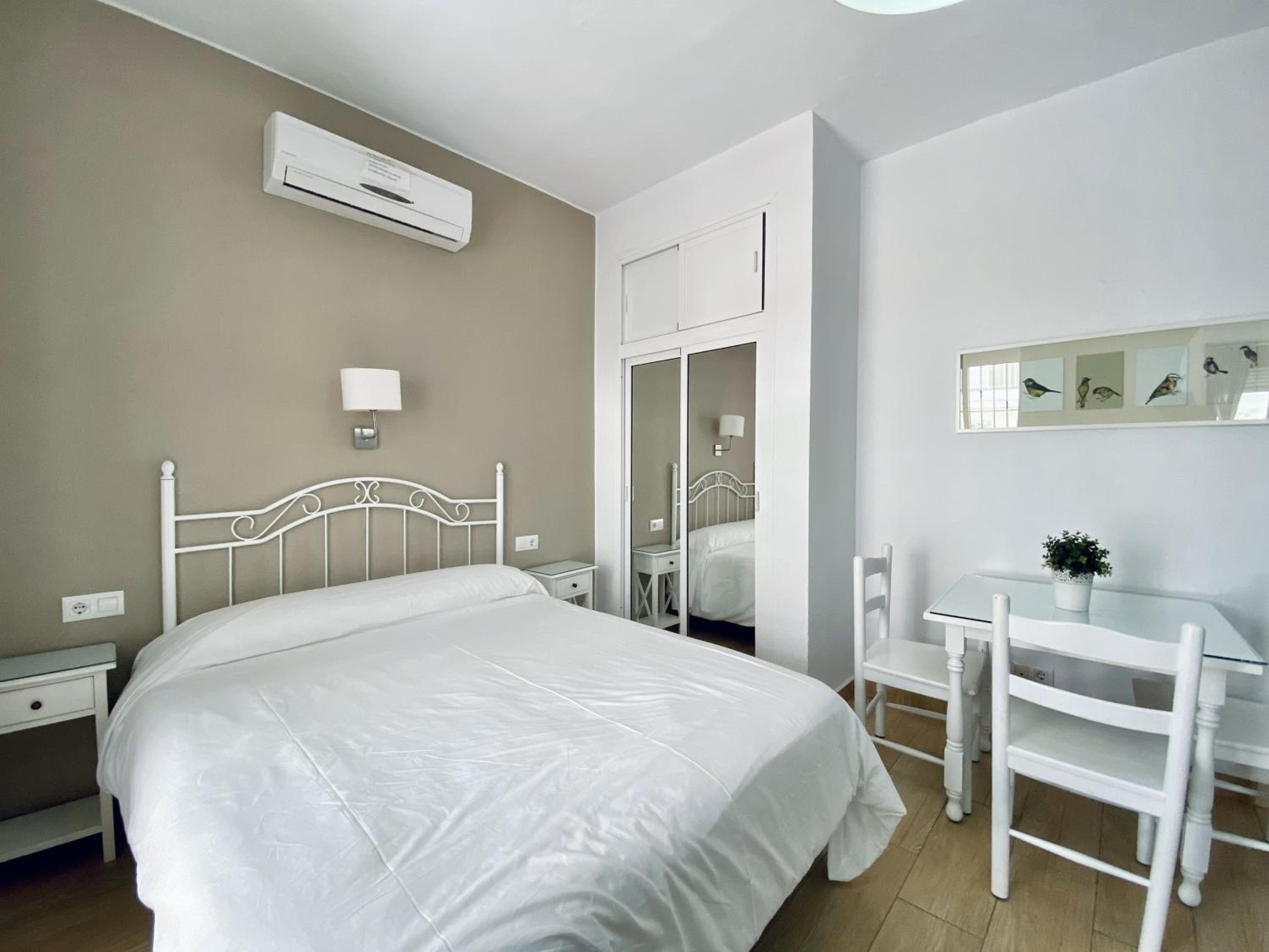 Estudio con Terraza (2 adultos)