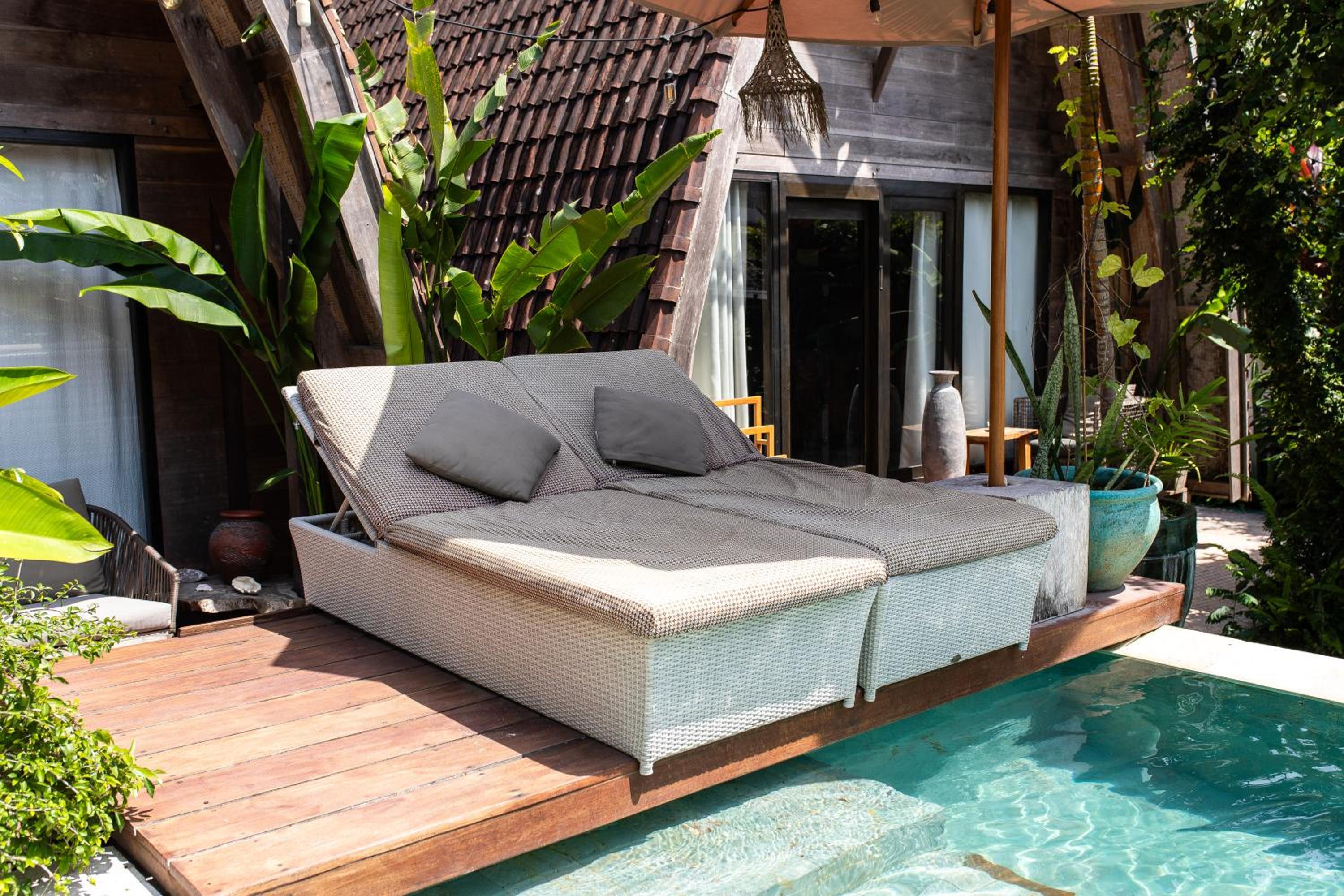 Double Room with Pool View - Photo 15