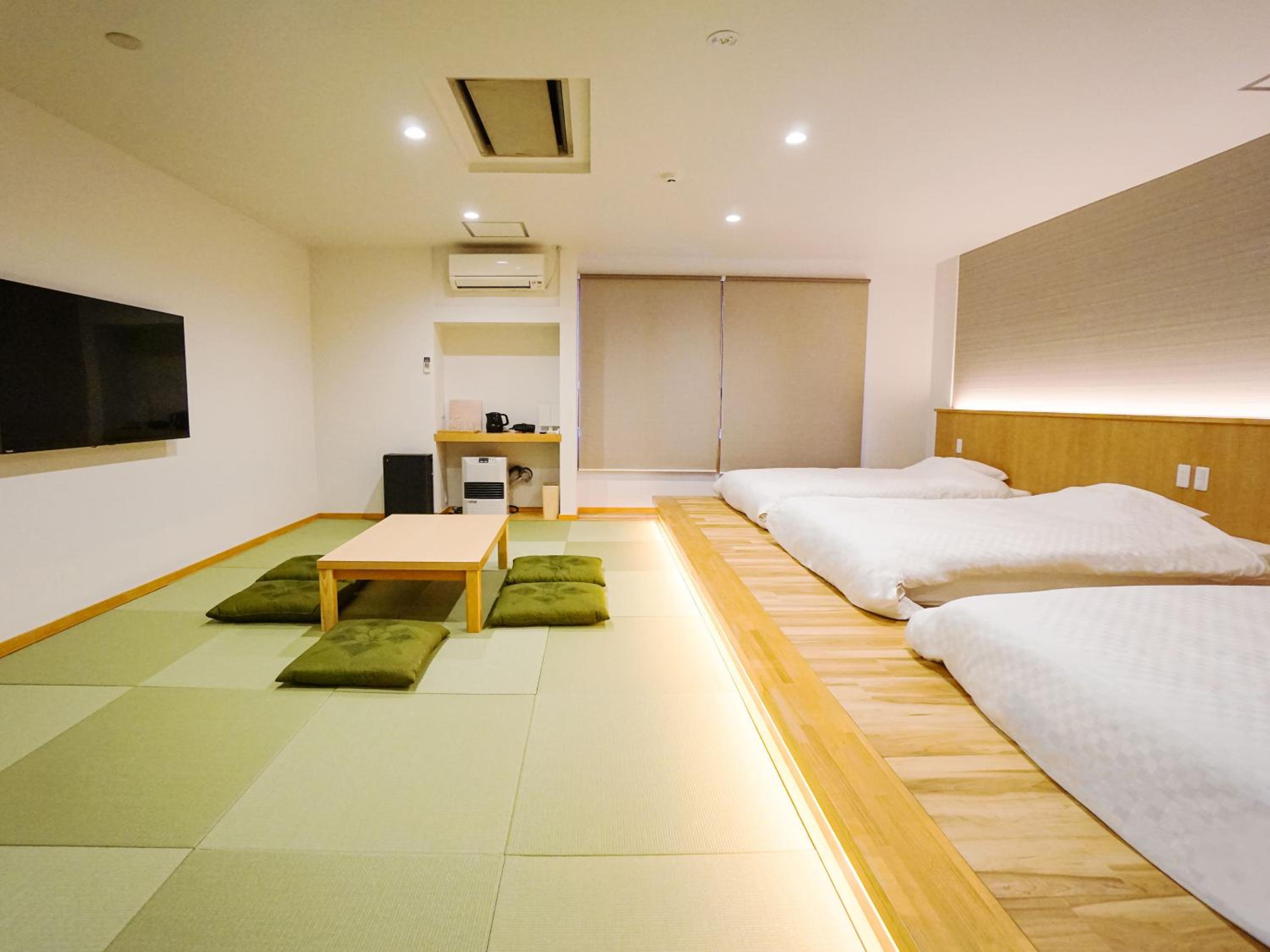 Japanese-Style Room with Tatami Area and Shared Bathroom photo 2
