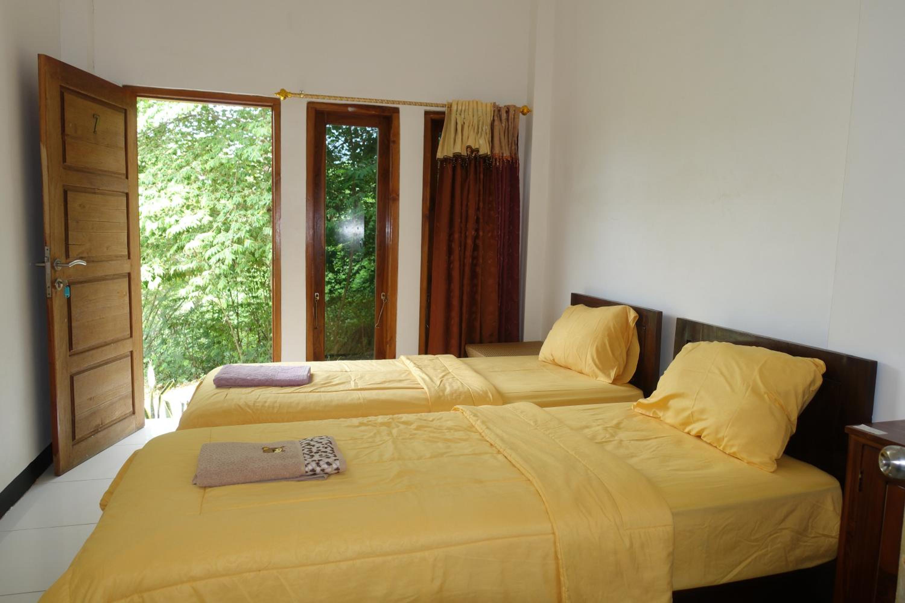 Deluxe Twin with AC (Without TV) photo 2