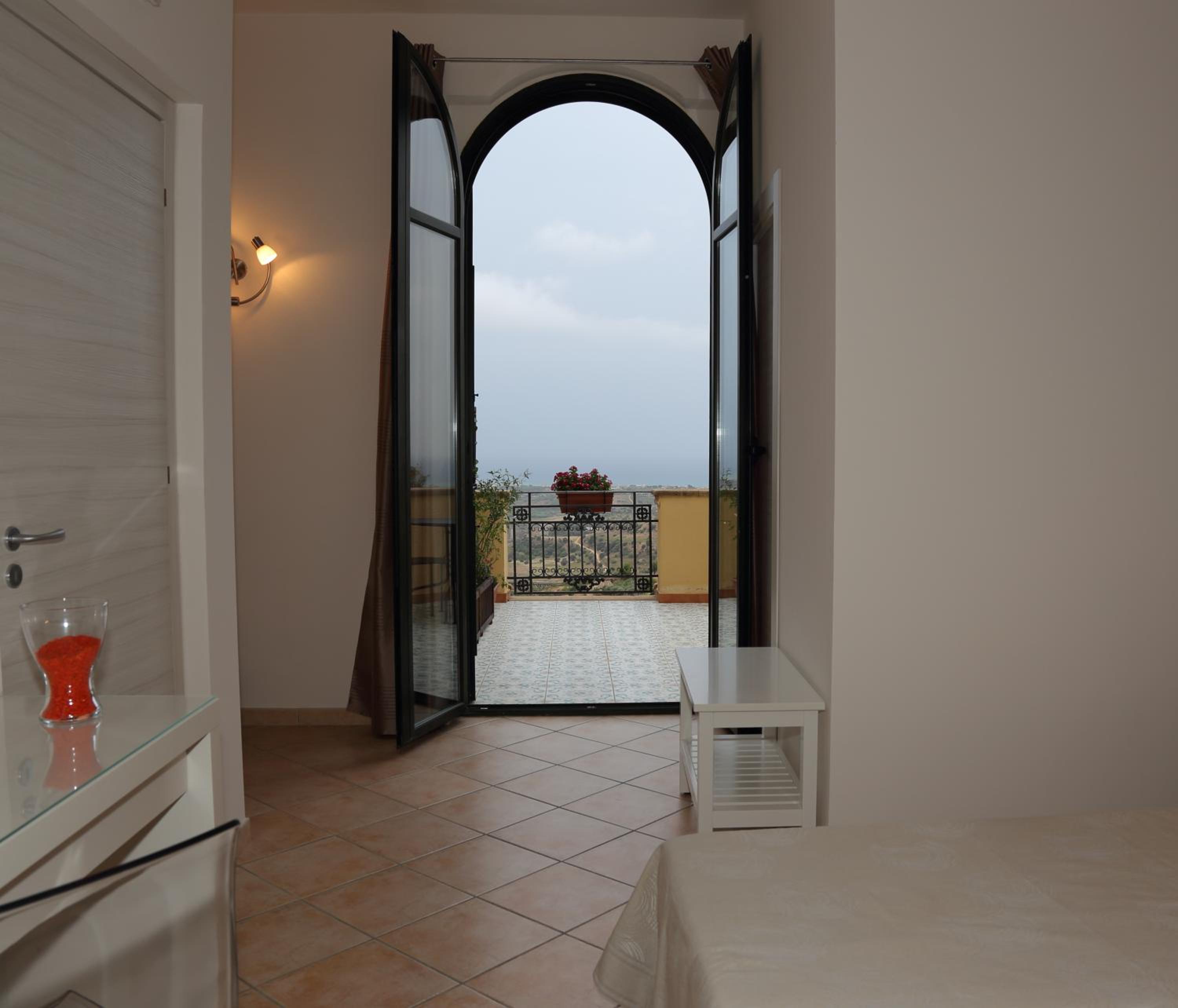 Double Room with Balcony photo 3