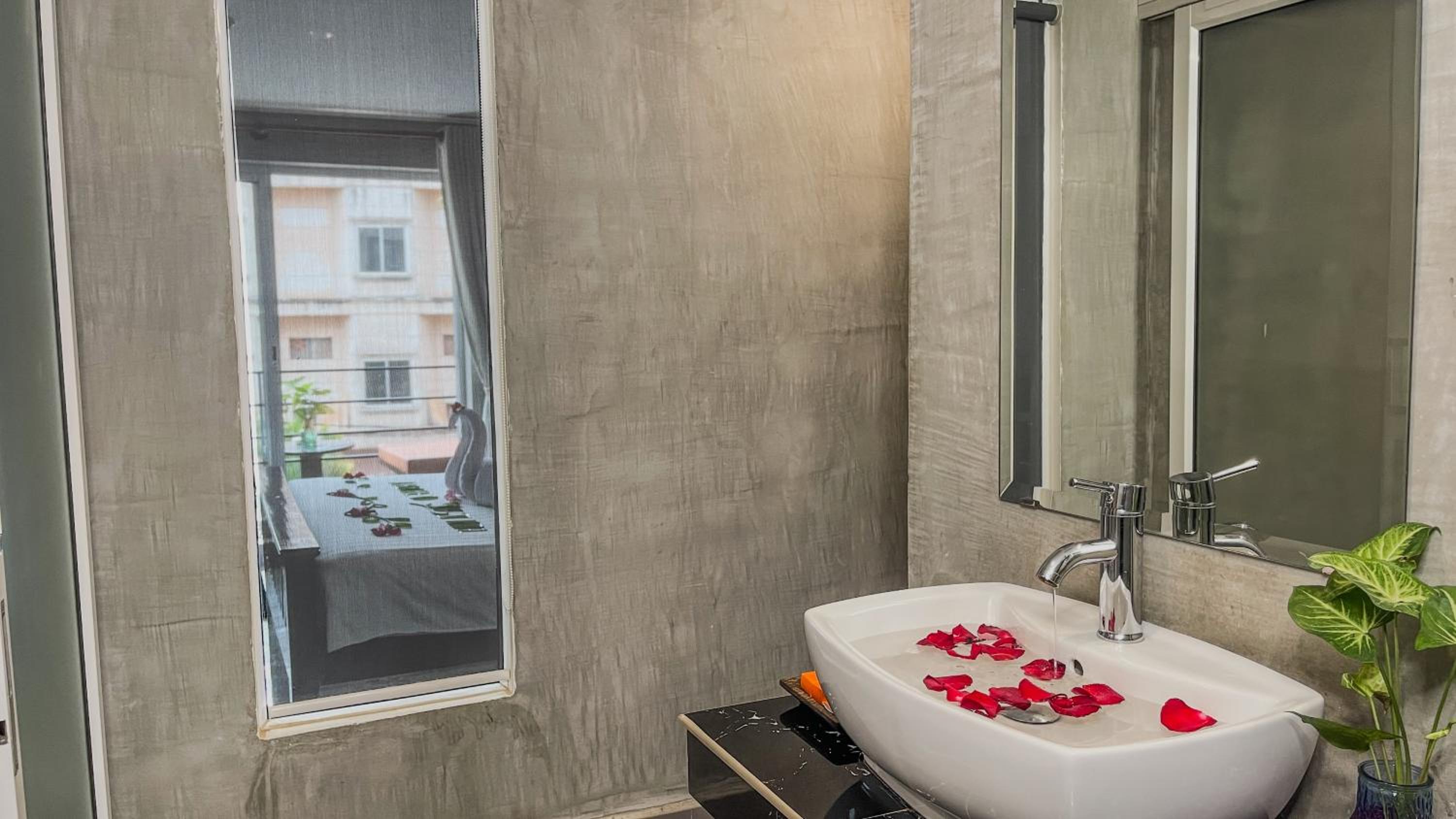 Studio Double with Balcony Pool View - Free Pick Up - Photo 16