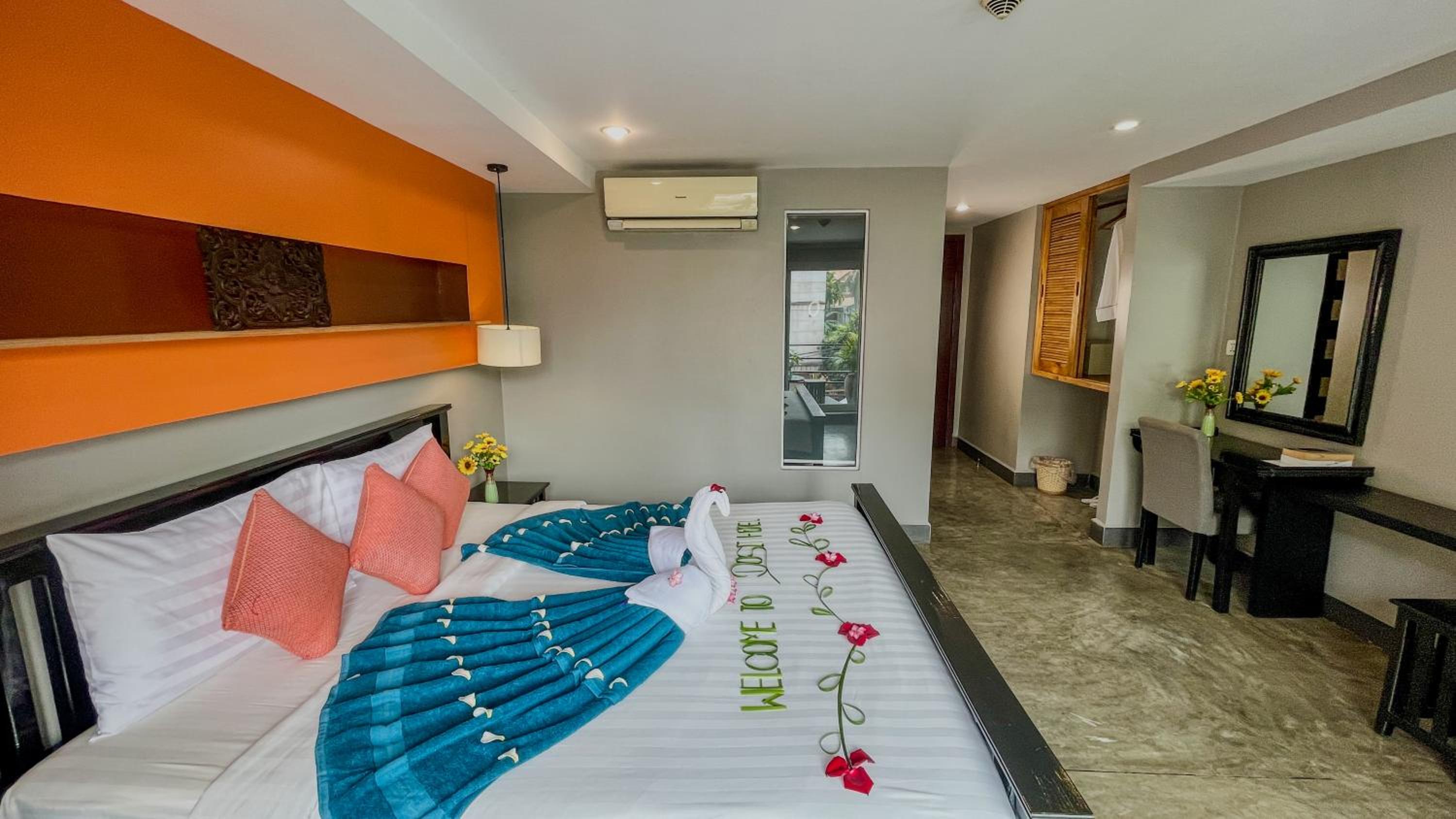 Studio Double with Balcony Pool View - Free Pick Up - Photo 2