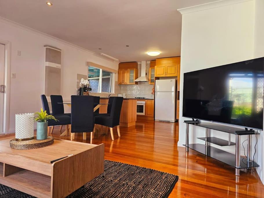 One-Bedroom House photo 1