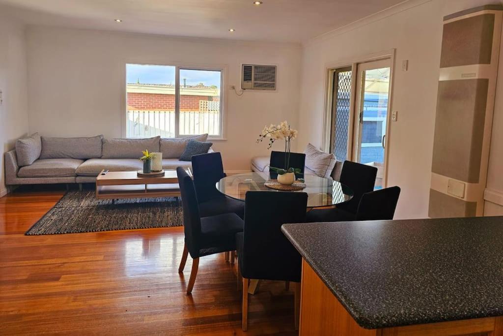 One-Bedroom House photo 3