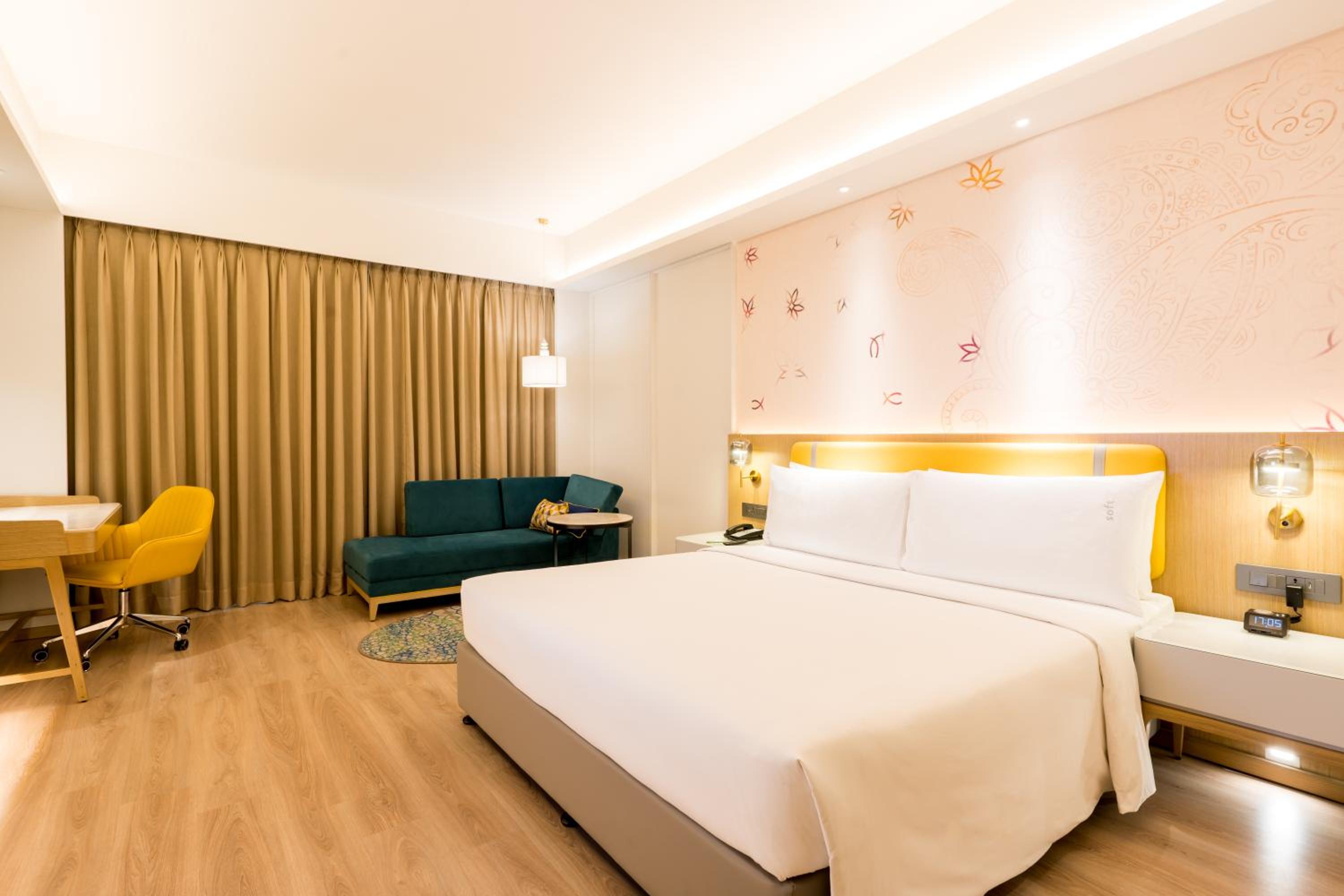 Standard King Room - High Floor - Photo 1
