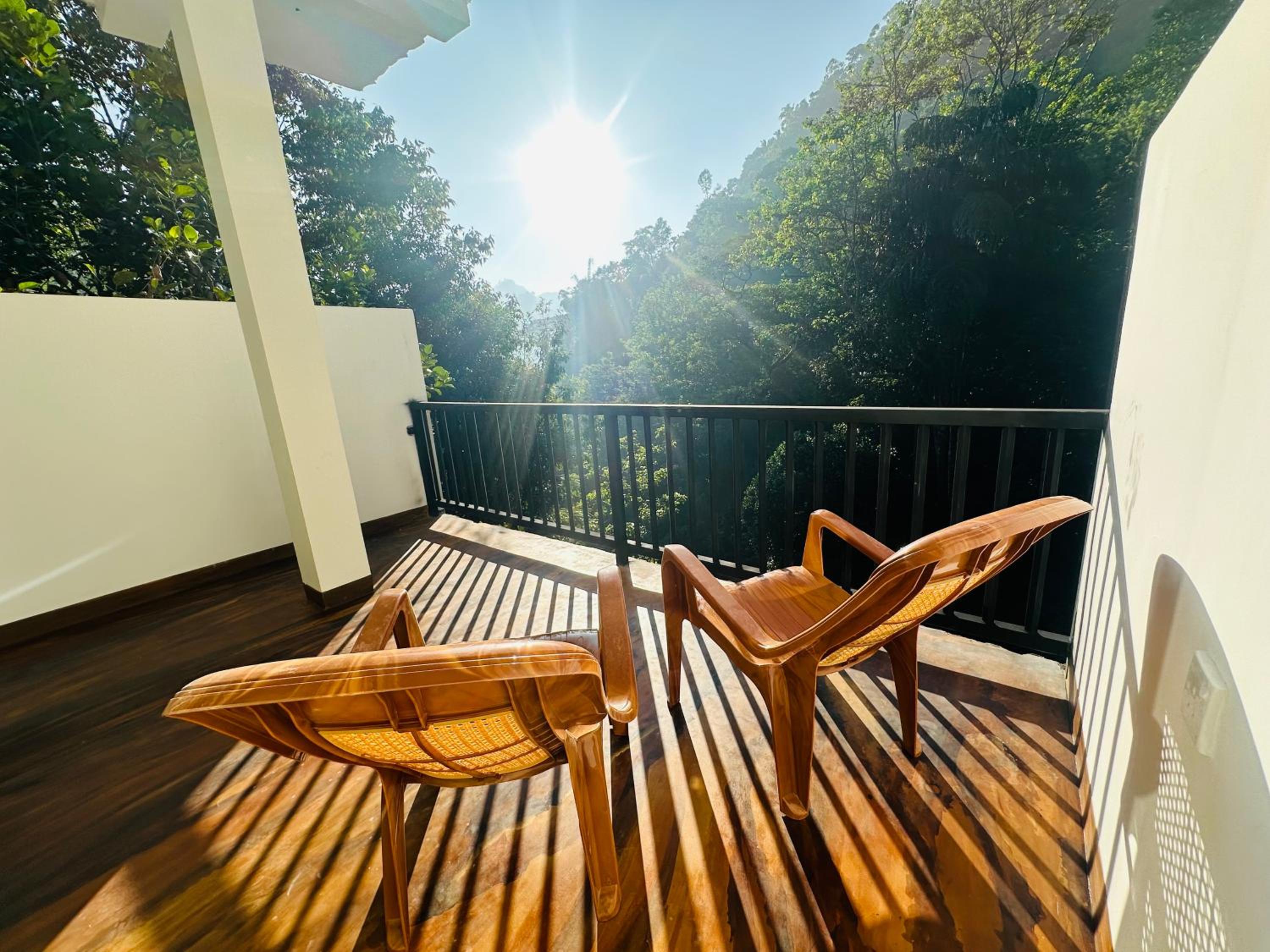 Deluxe Double Room with Balcony photo 1