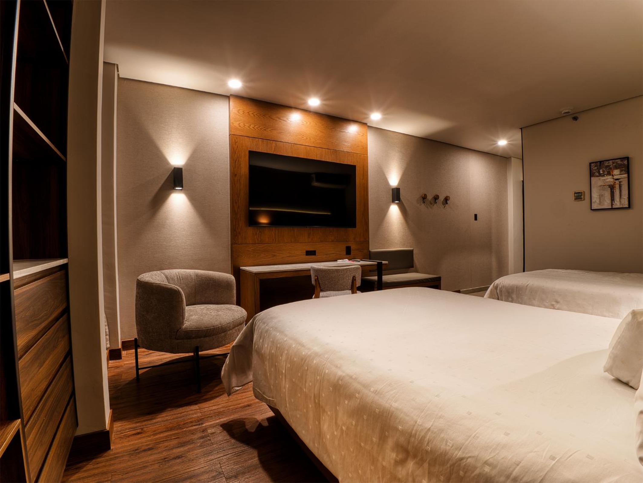 Superior Double Room with Two Double Beds - Photo 2