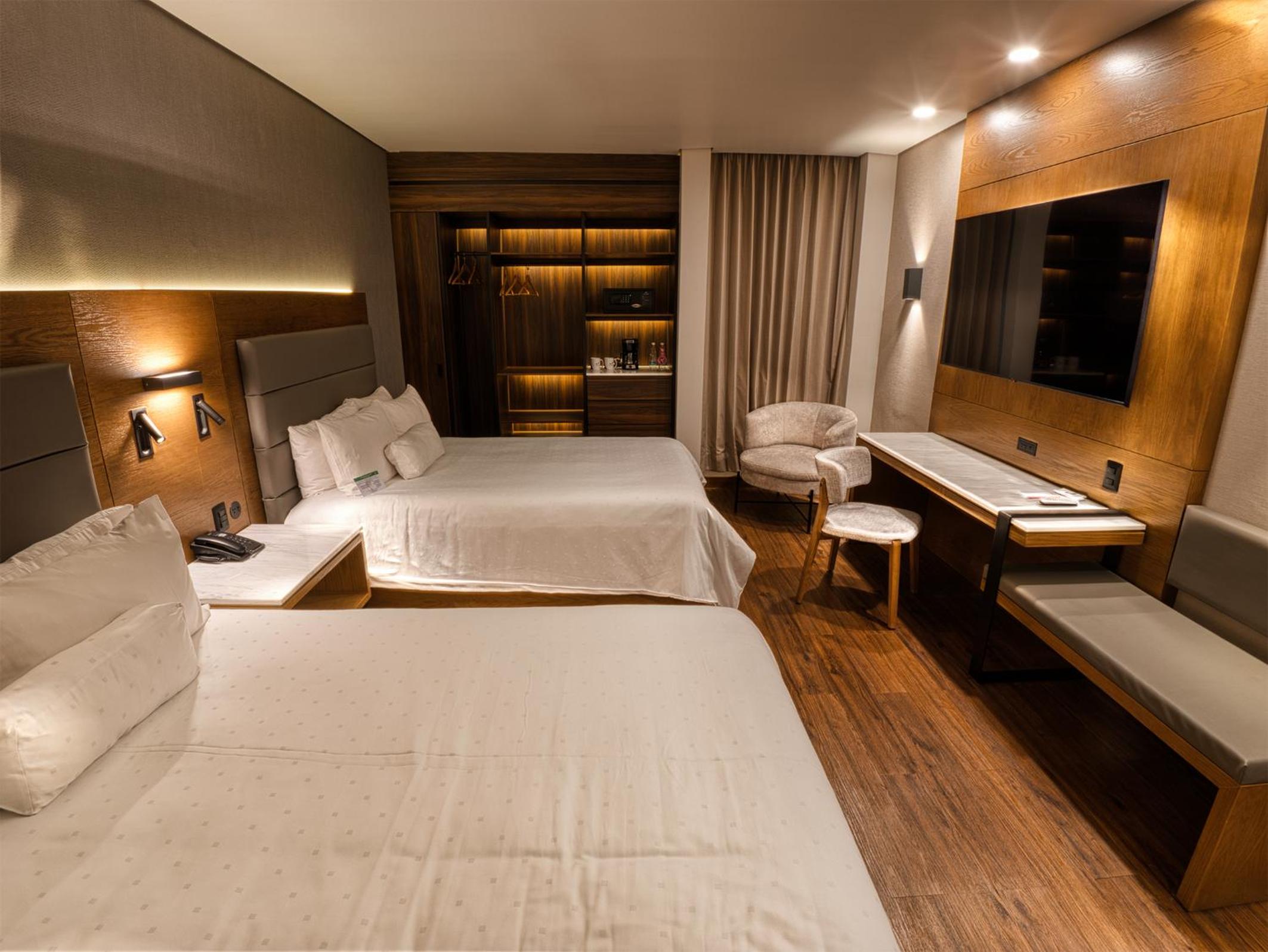 Superior Double Room with Two Double Beds - Photo 9